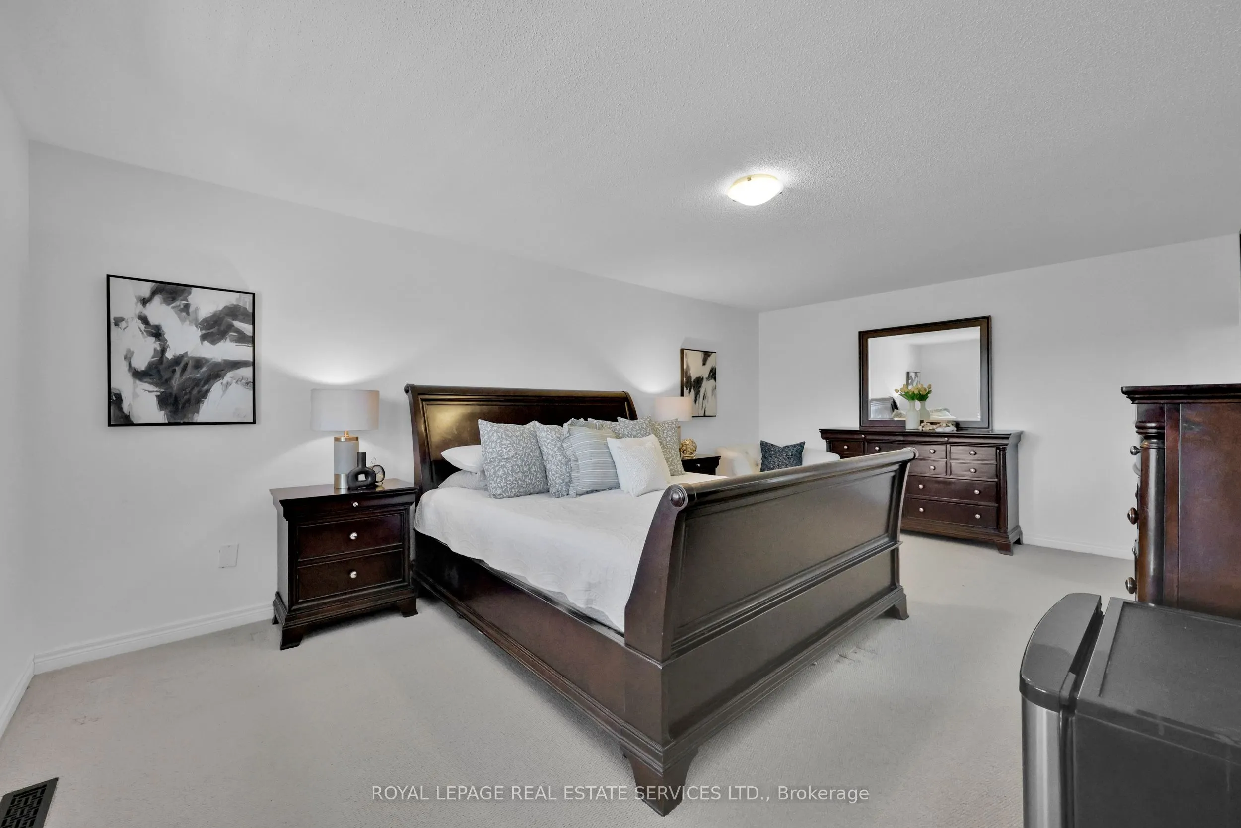 60 Valleyway Drive W