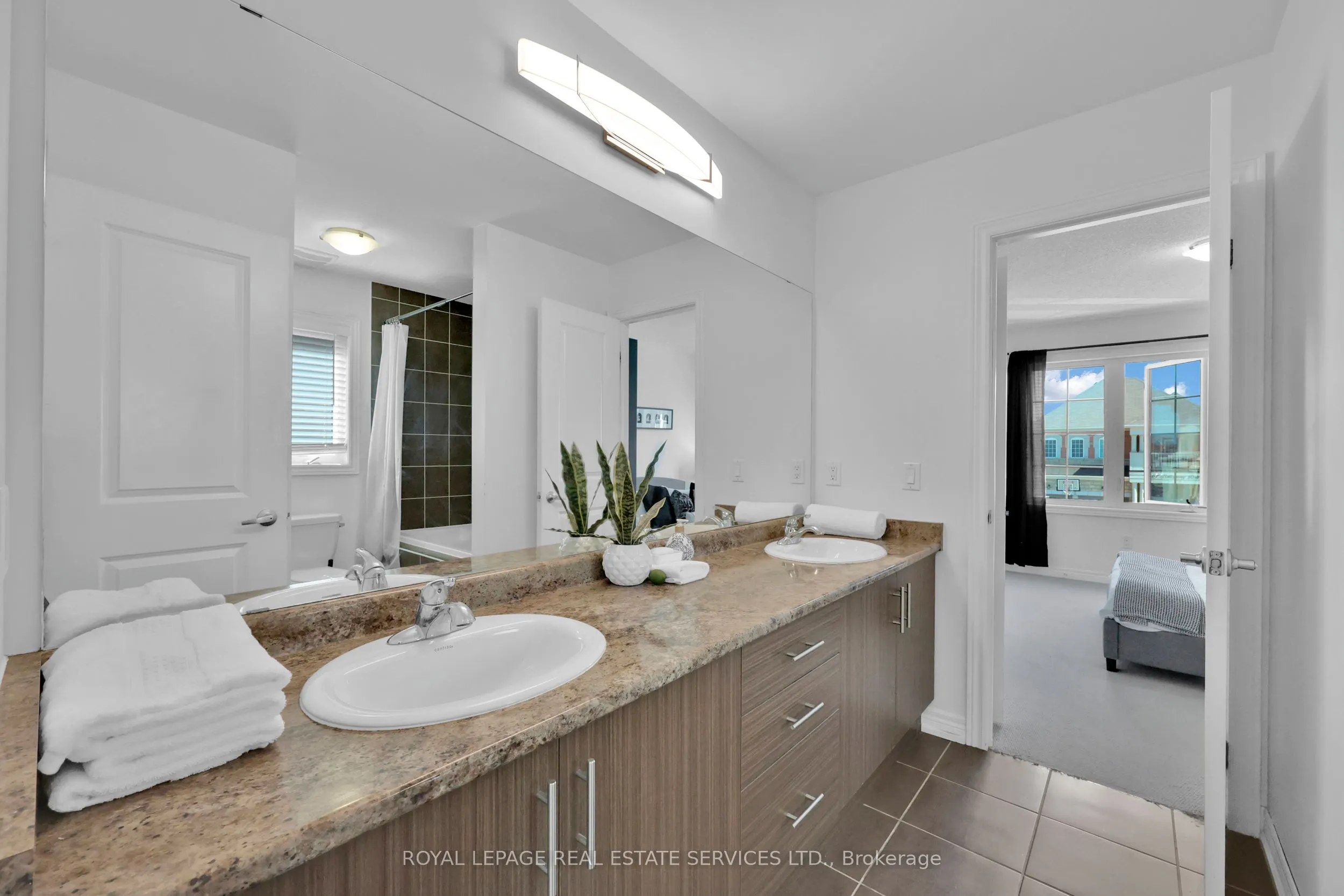 60 Valleyway Drive W