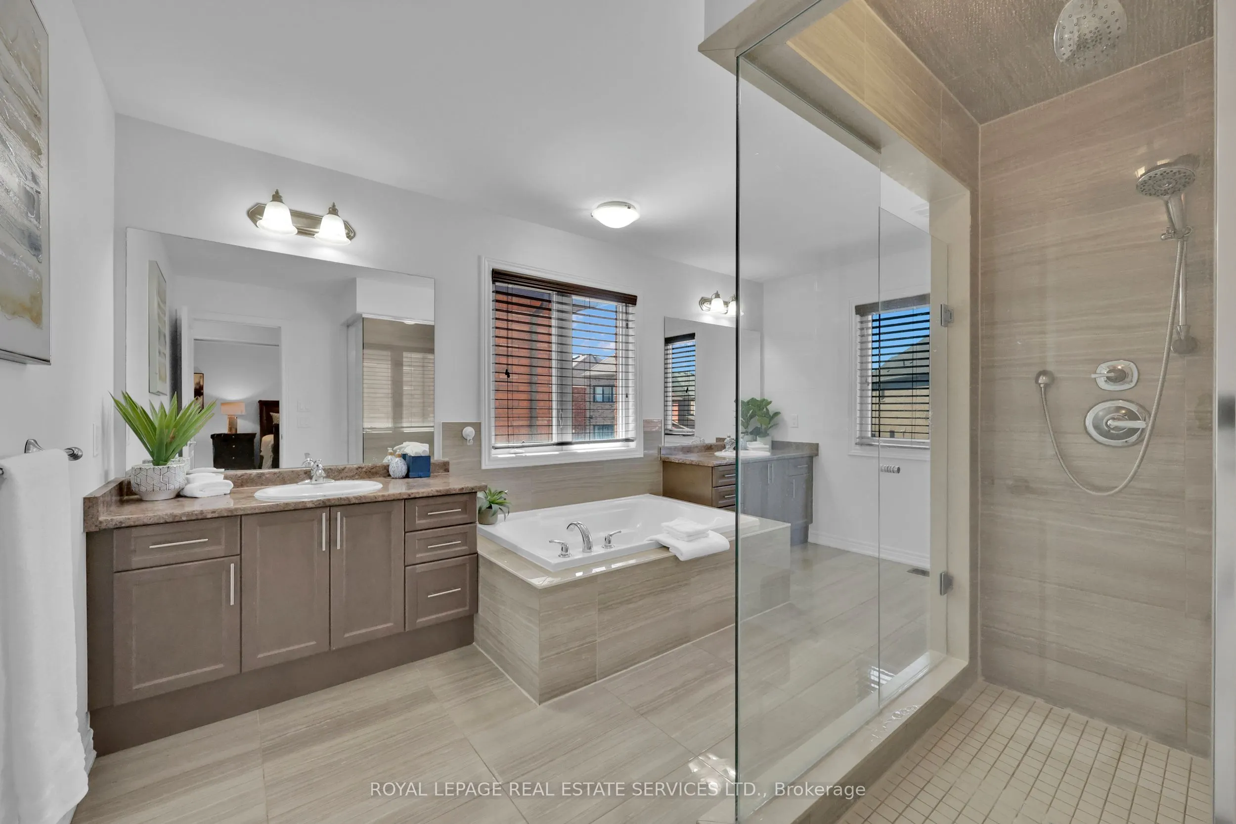 60 Valleyway Drive W