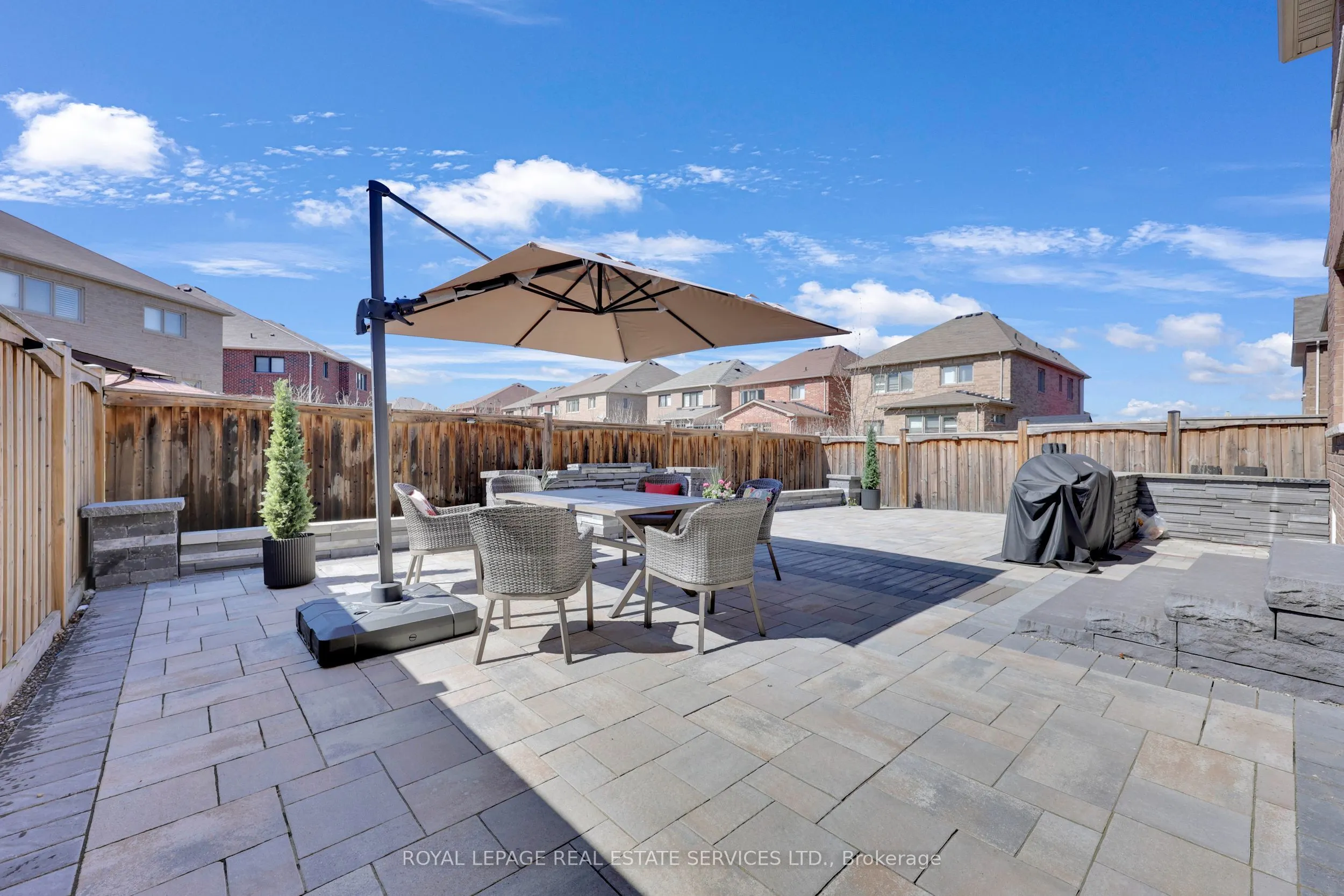 60 Valleyway Drive W
