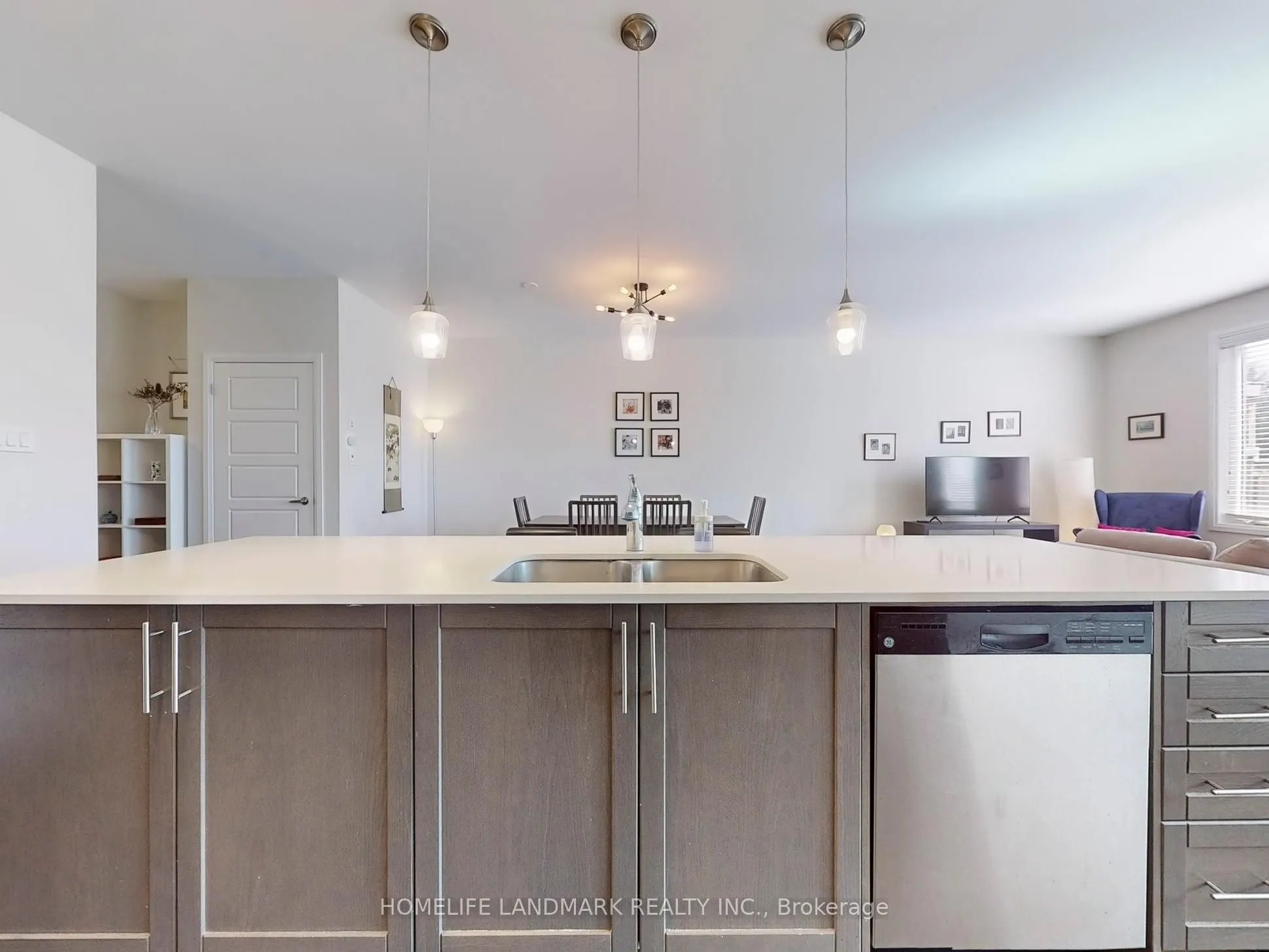 813 Banks Crescent