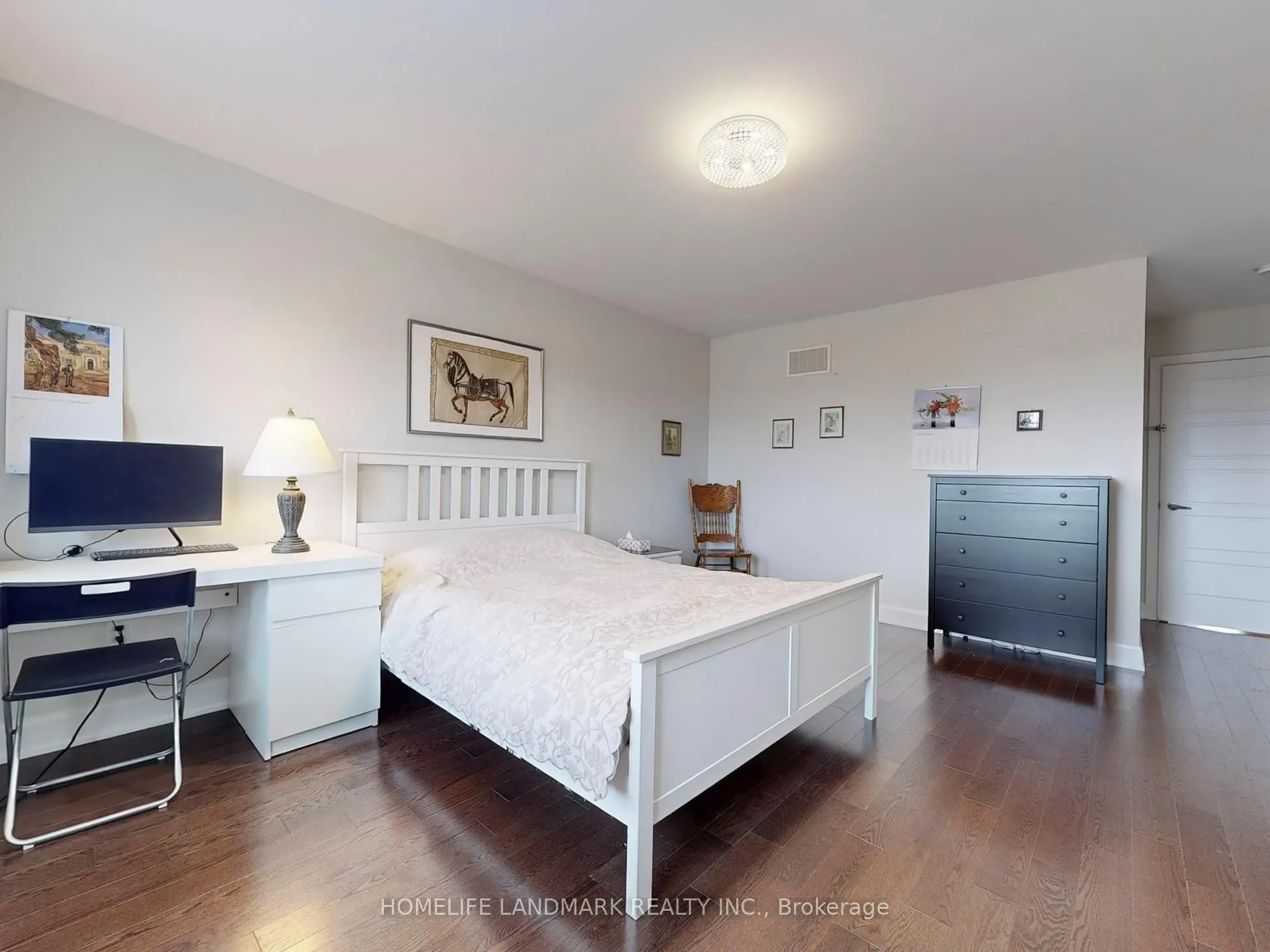 813 Banks Crescent