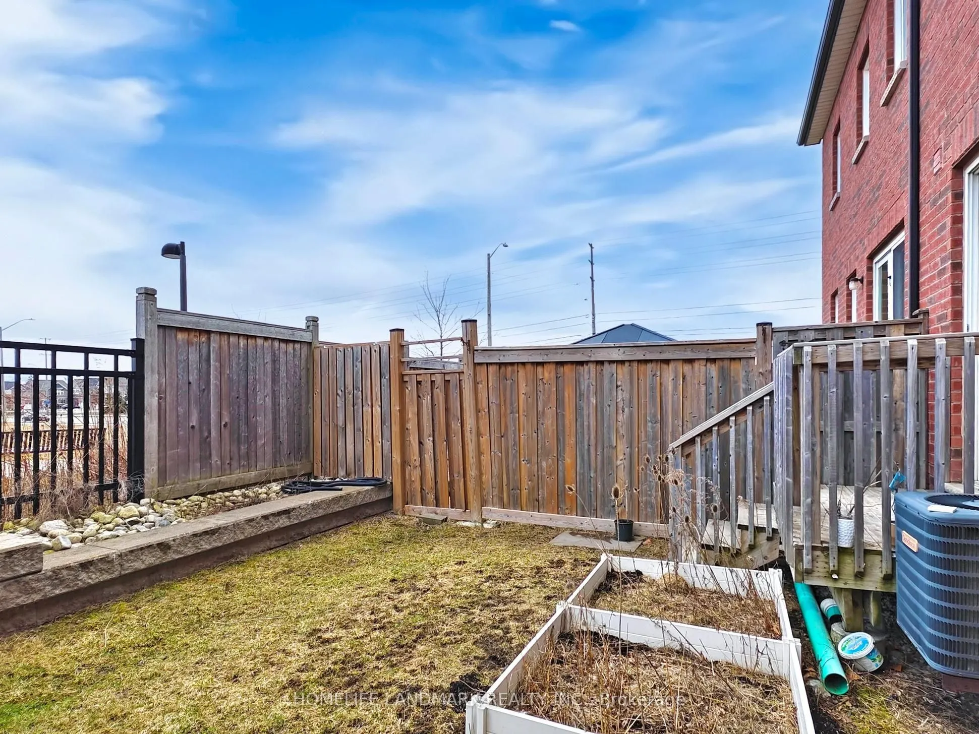 813 Banks Crescent