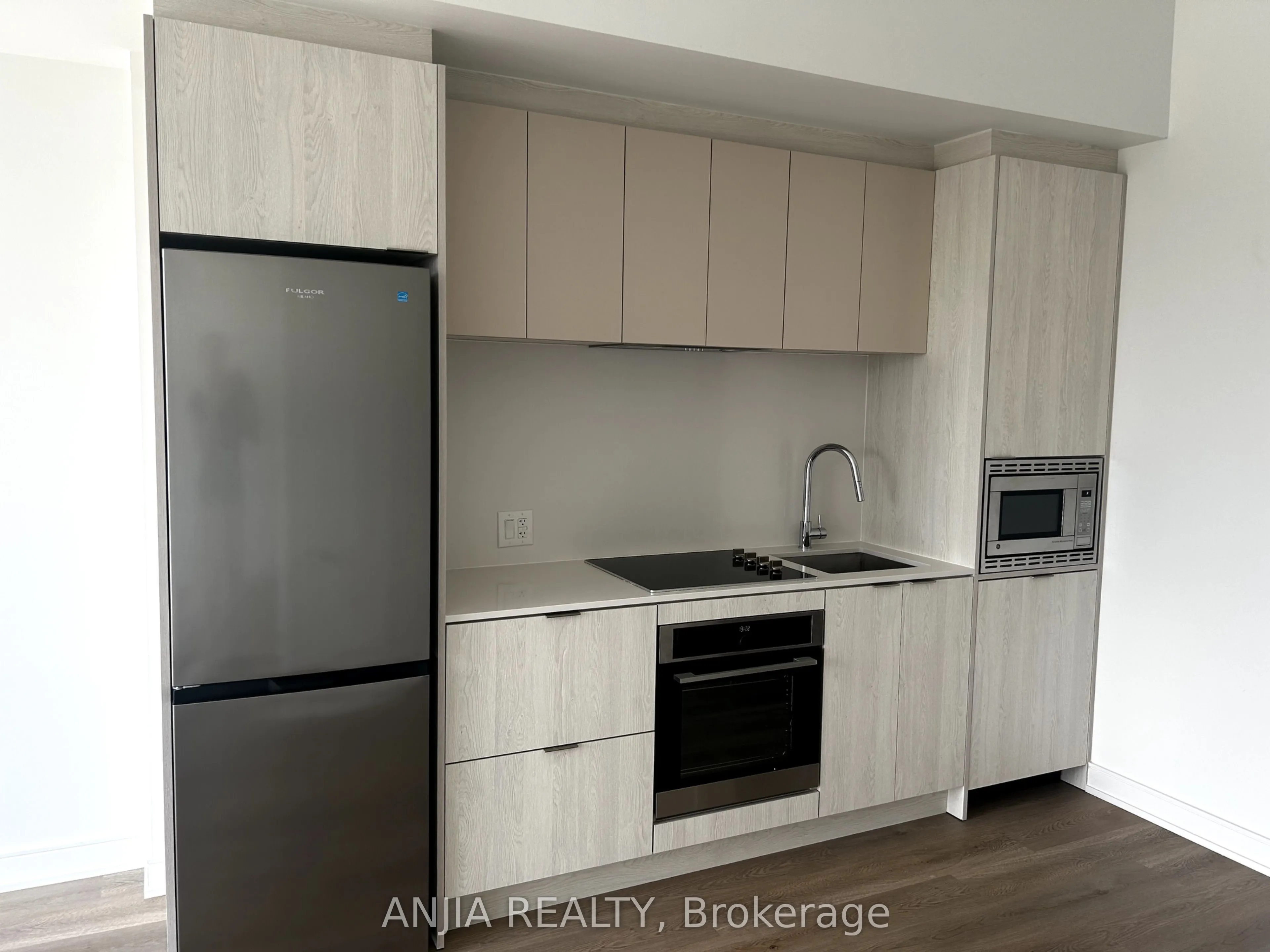 3009 NOVAR Road, #711