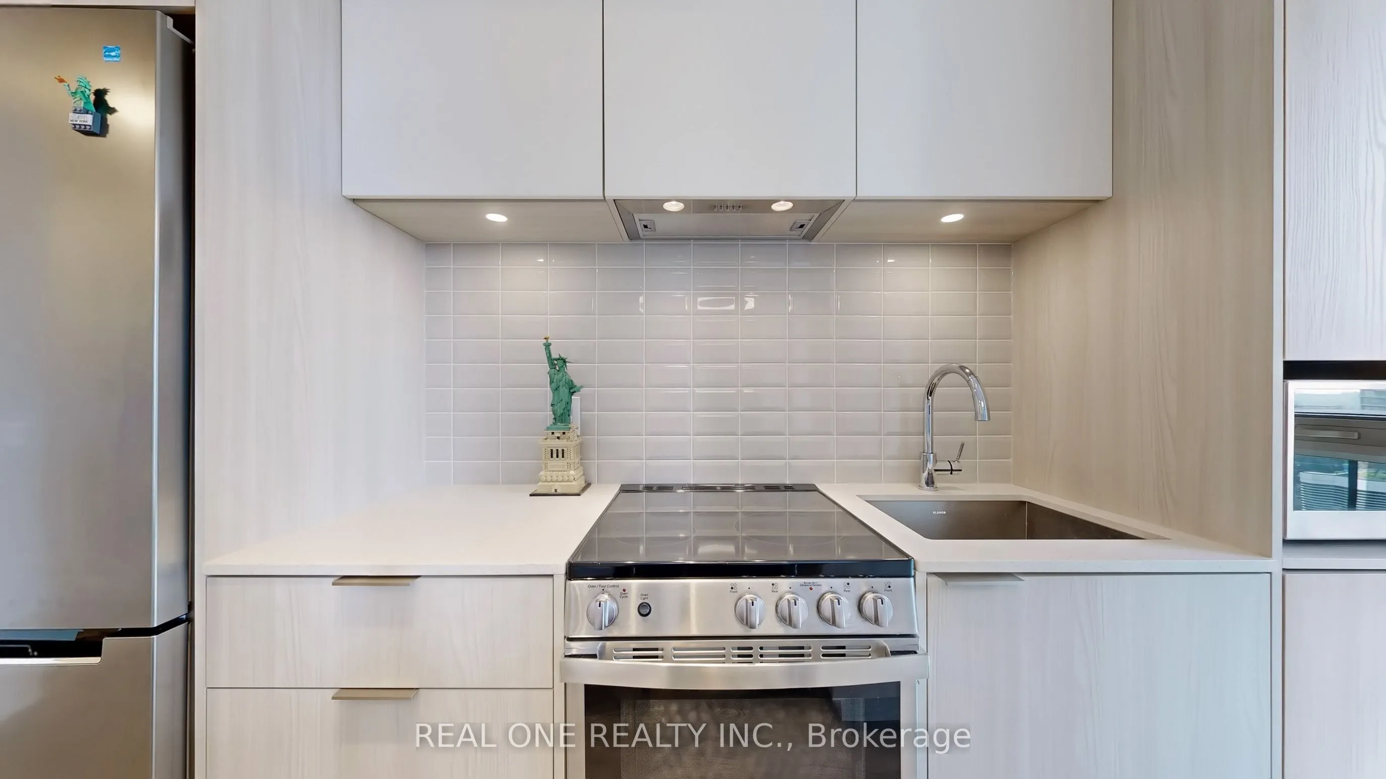 70 Annie Craig Drive, #808