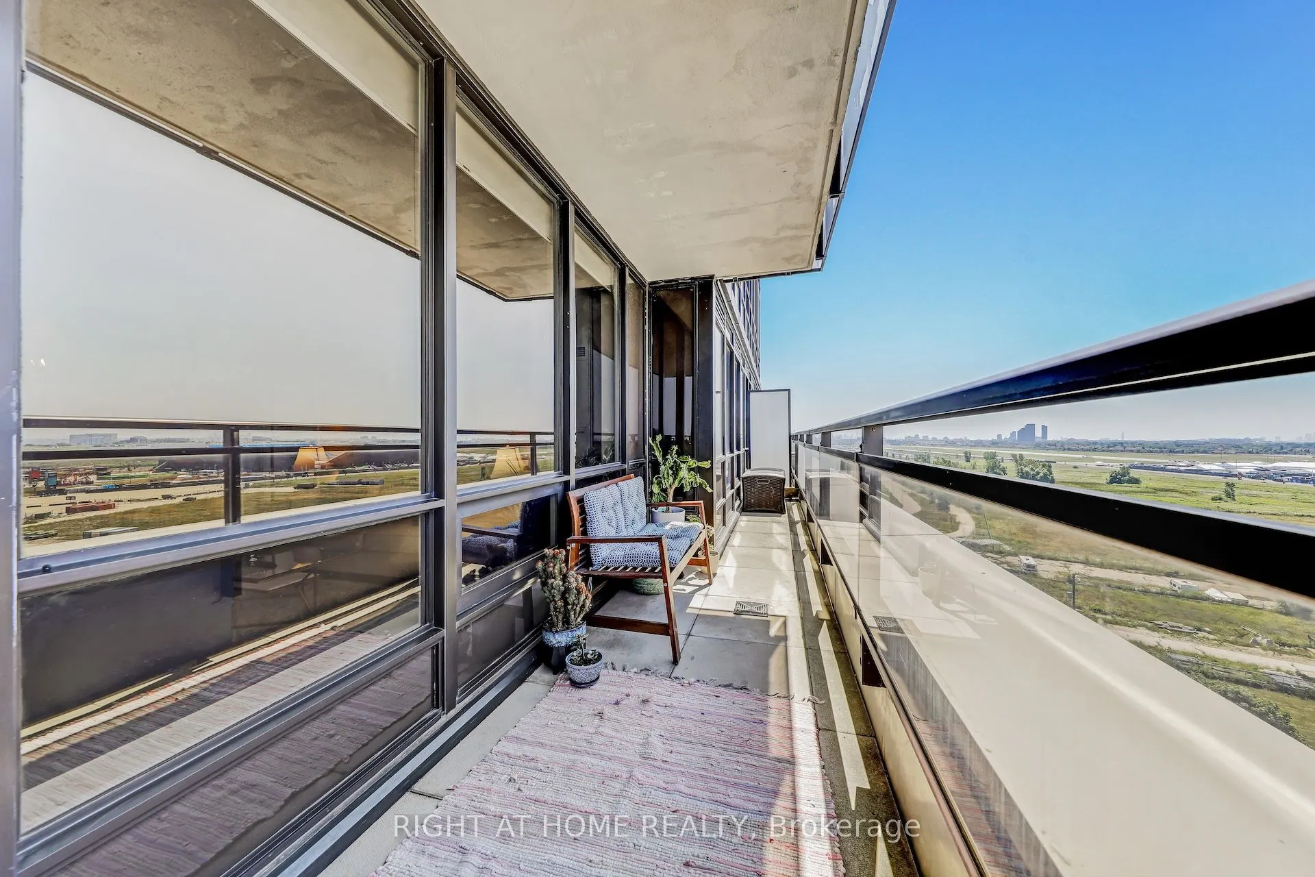 55 De Boers Drive, #LPH04