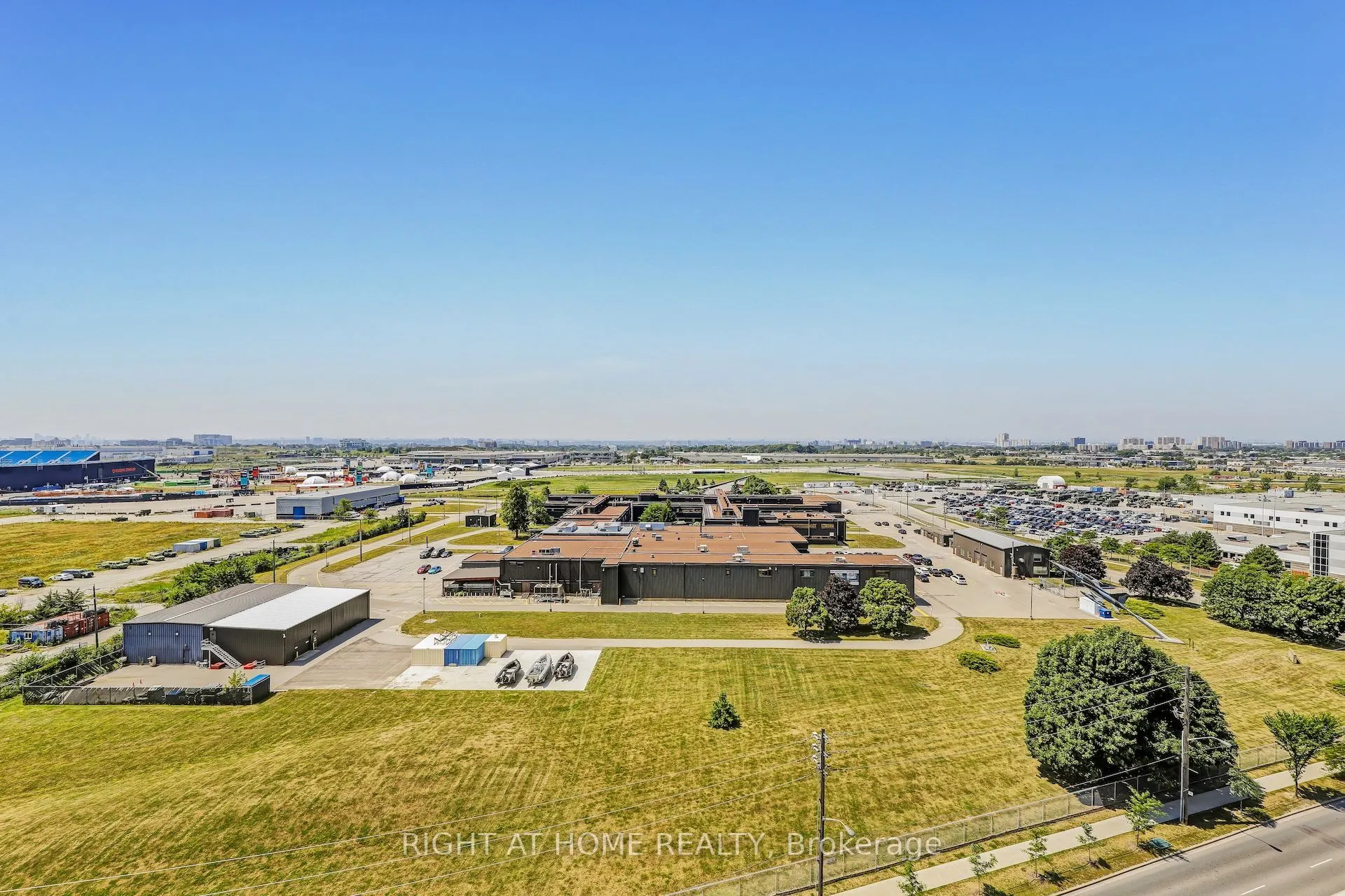 55 De Boers Drive, #LPH04