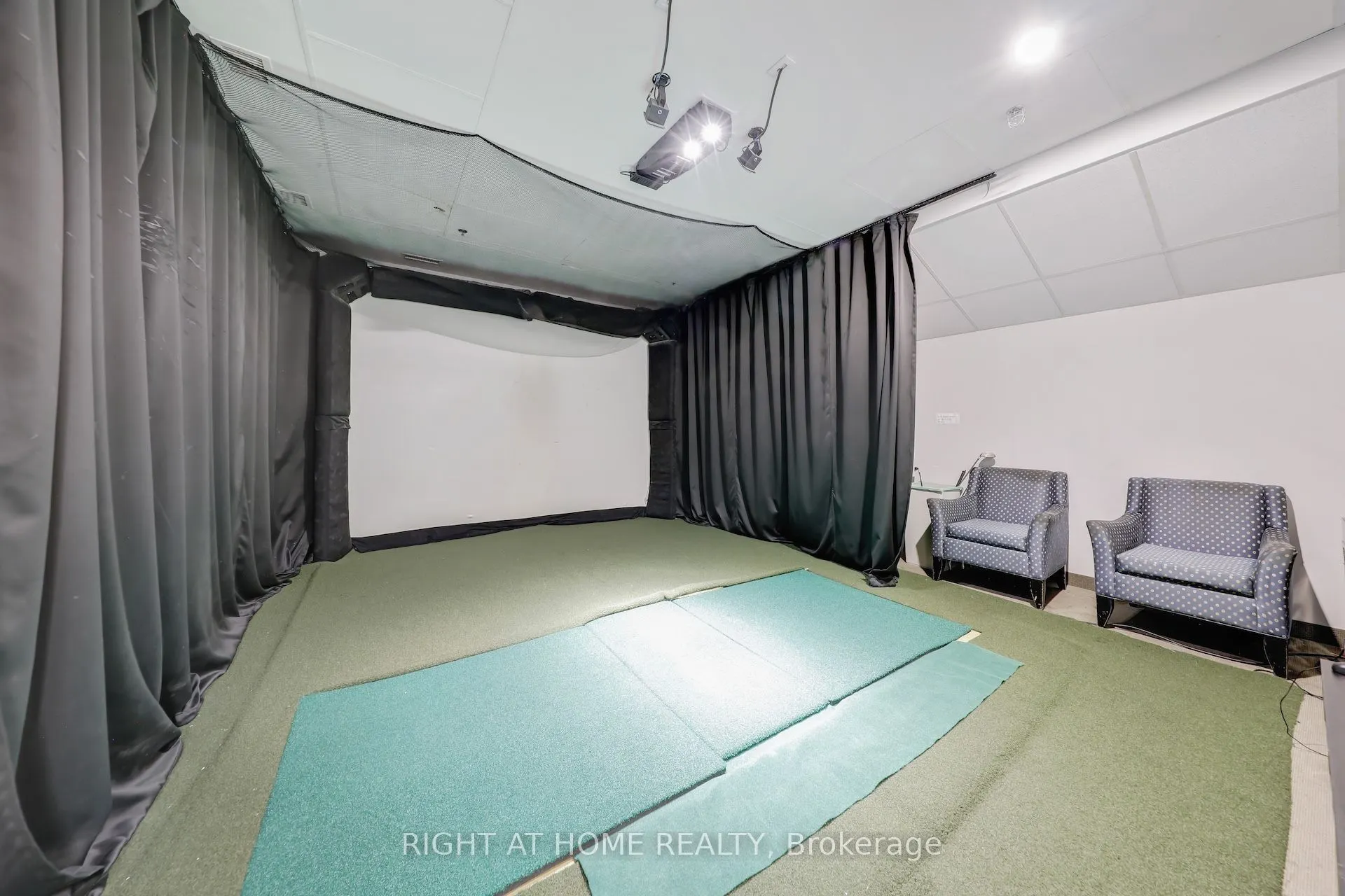55 De Boers Drive, #LPH04