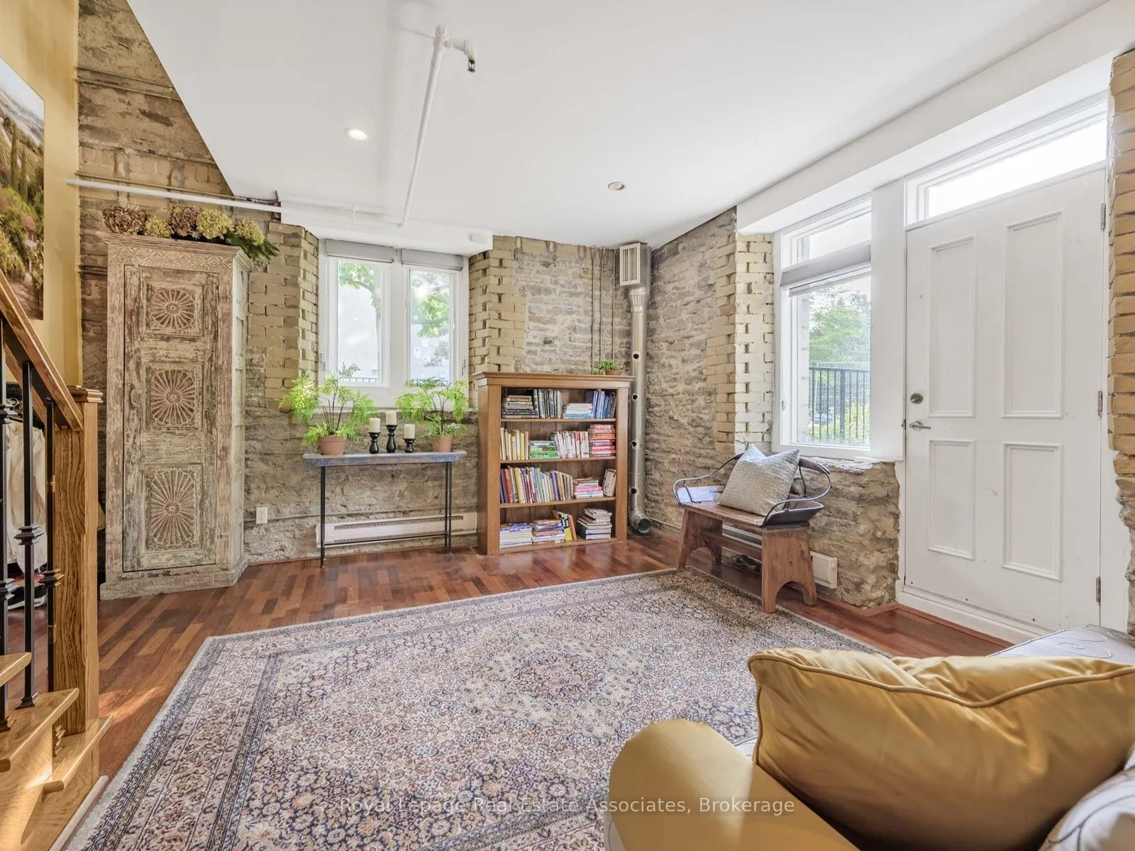 384 Sunnyside Avenue, #102