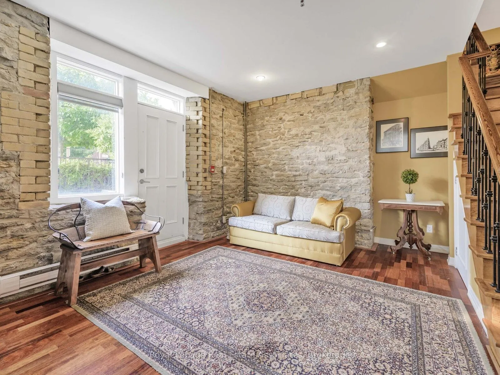 384 Sunnyside Avenue, #102