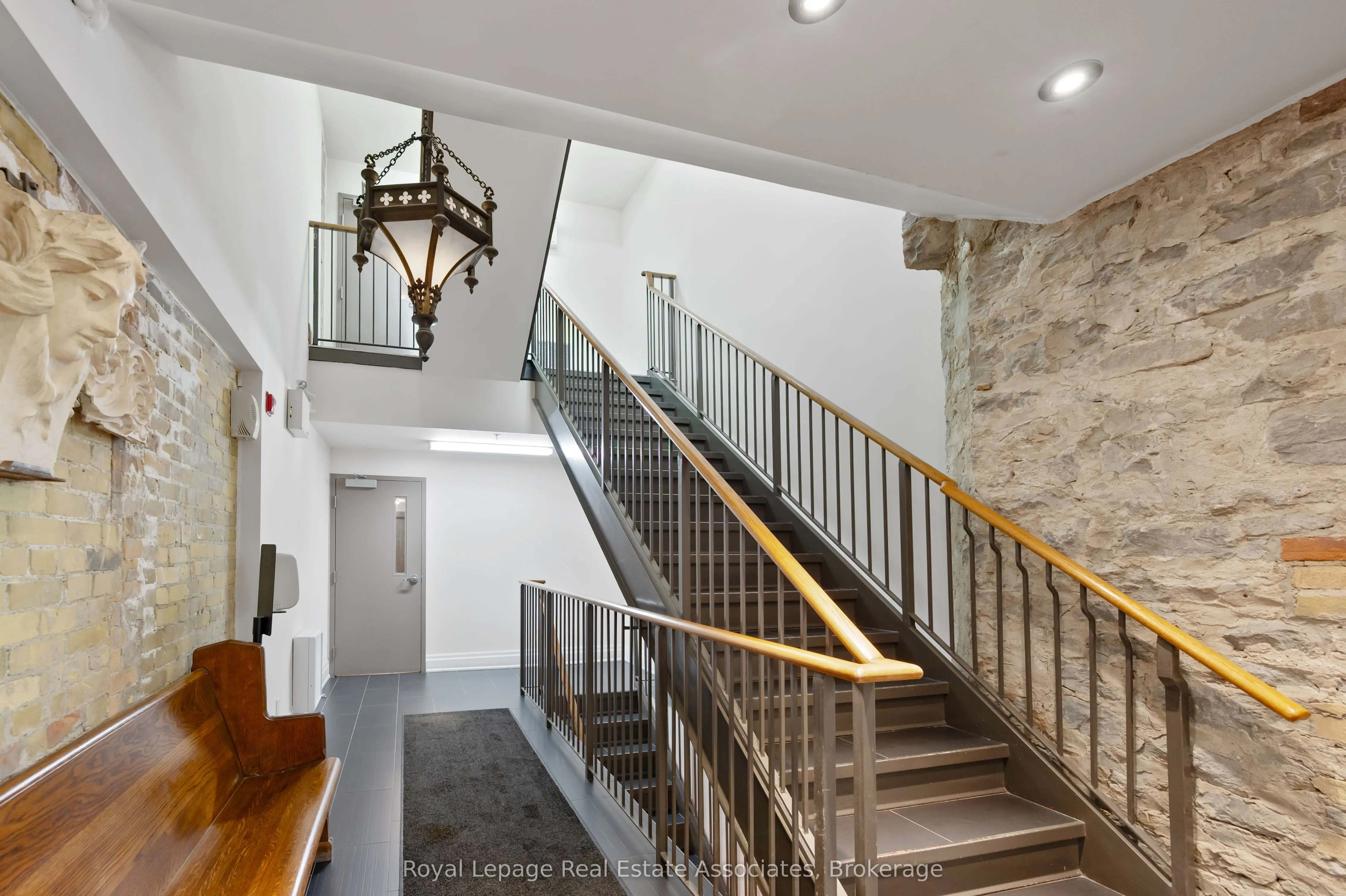 384 Sunnyside Avenue, #102