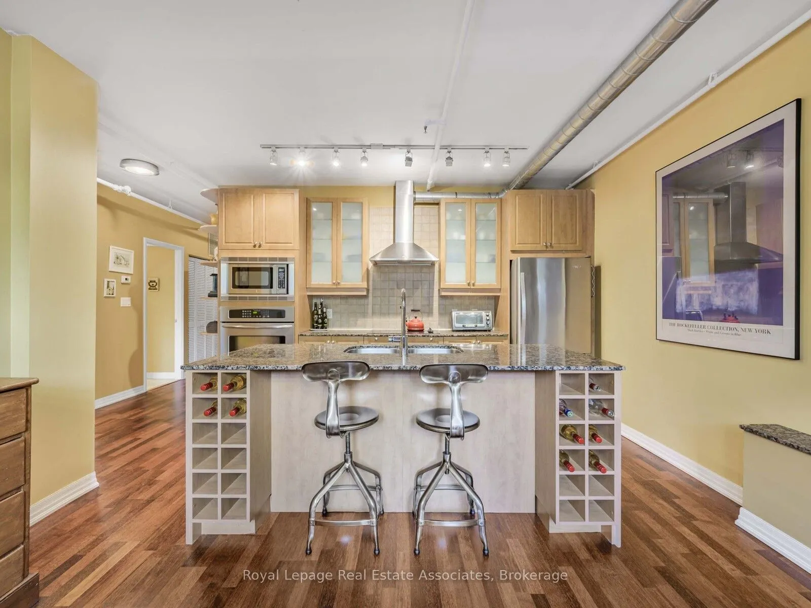 384 Sunnyside Avenue, #102
