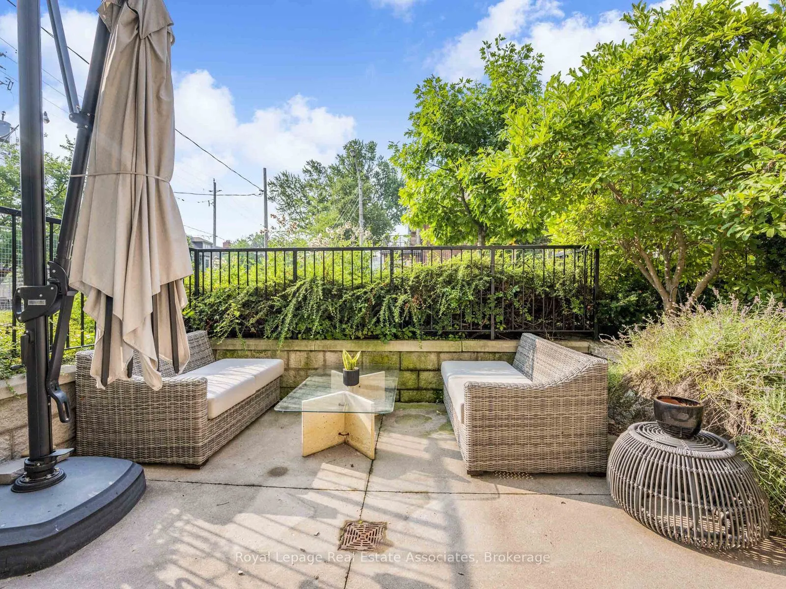 384 Sunnyside Avenue, #102