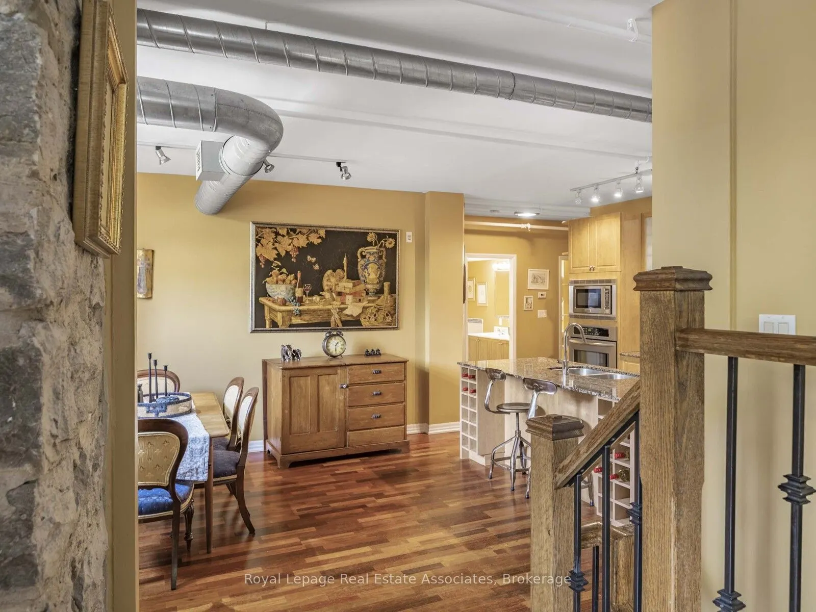 384 Sunnyside Avenue, #102