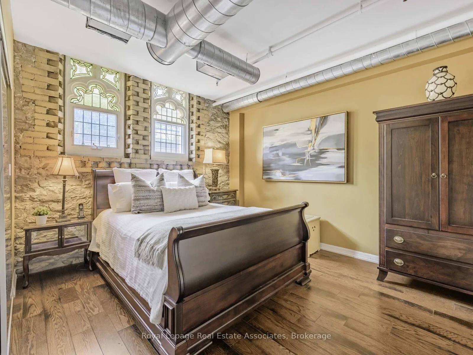 384 Sunnyside Avenue, #102
