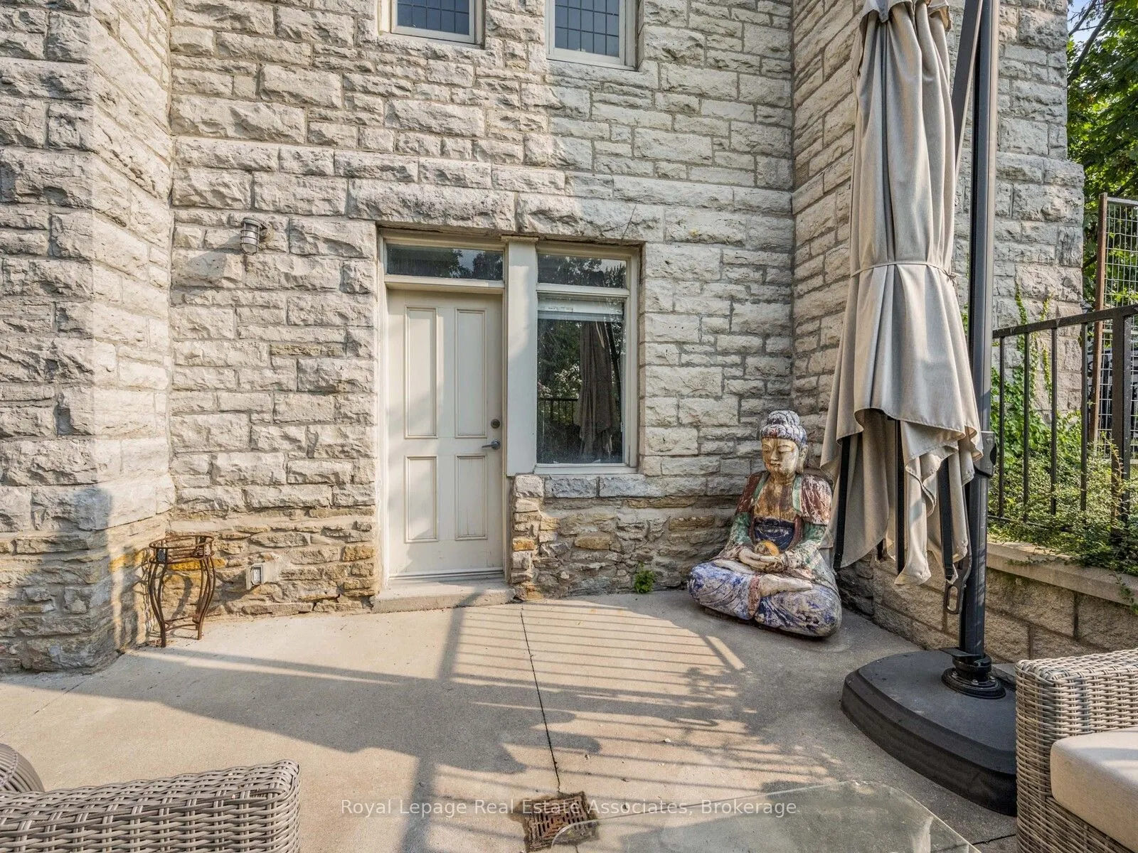 384 Sunnyside Avenue, #102