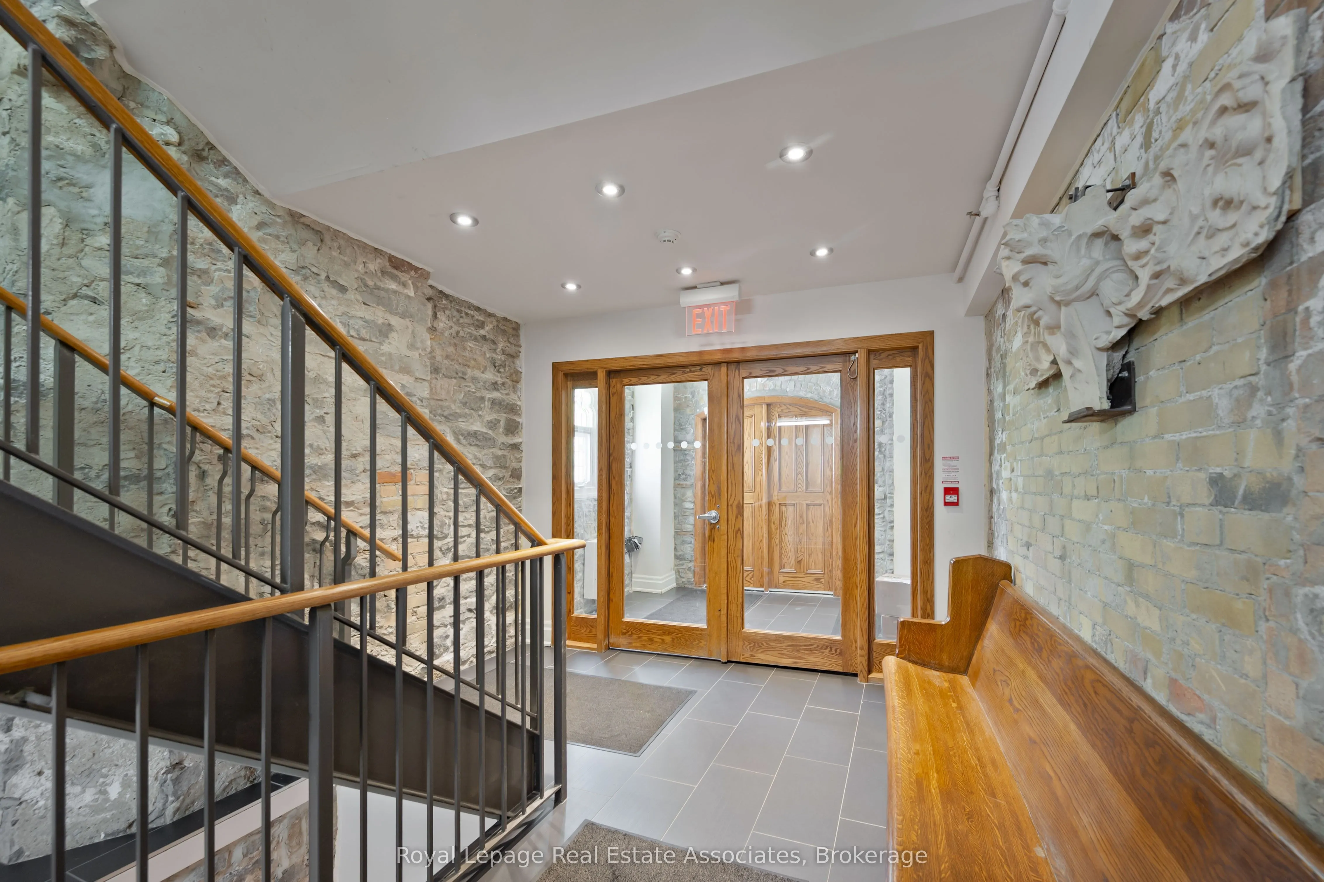 384 Sunnyside Avenue, #102