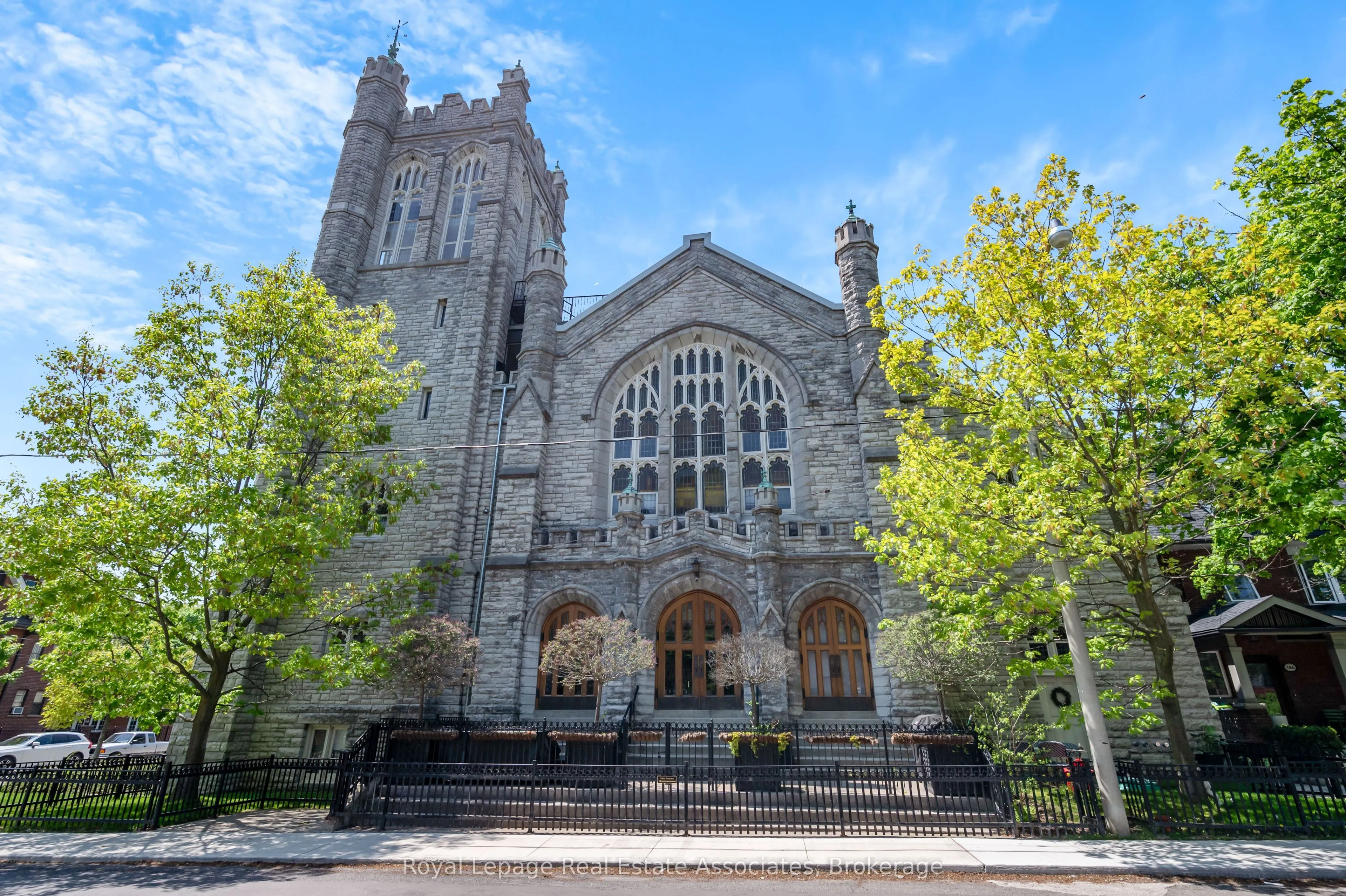 384 Sunnyside Avenue, #102