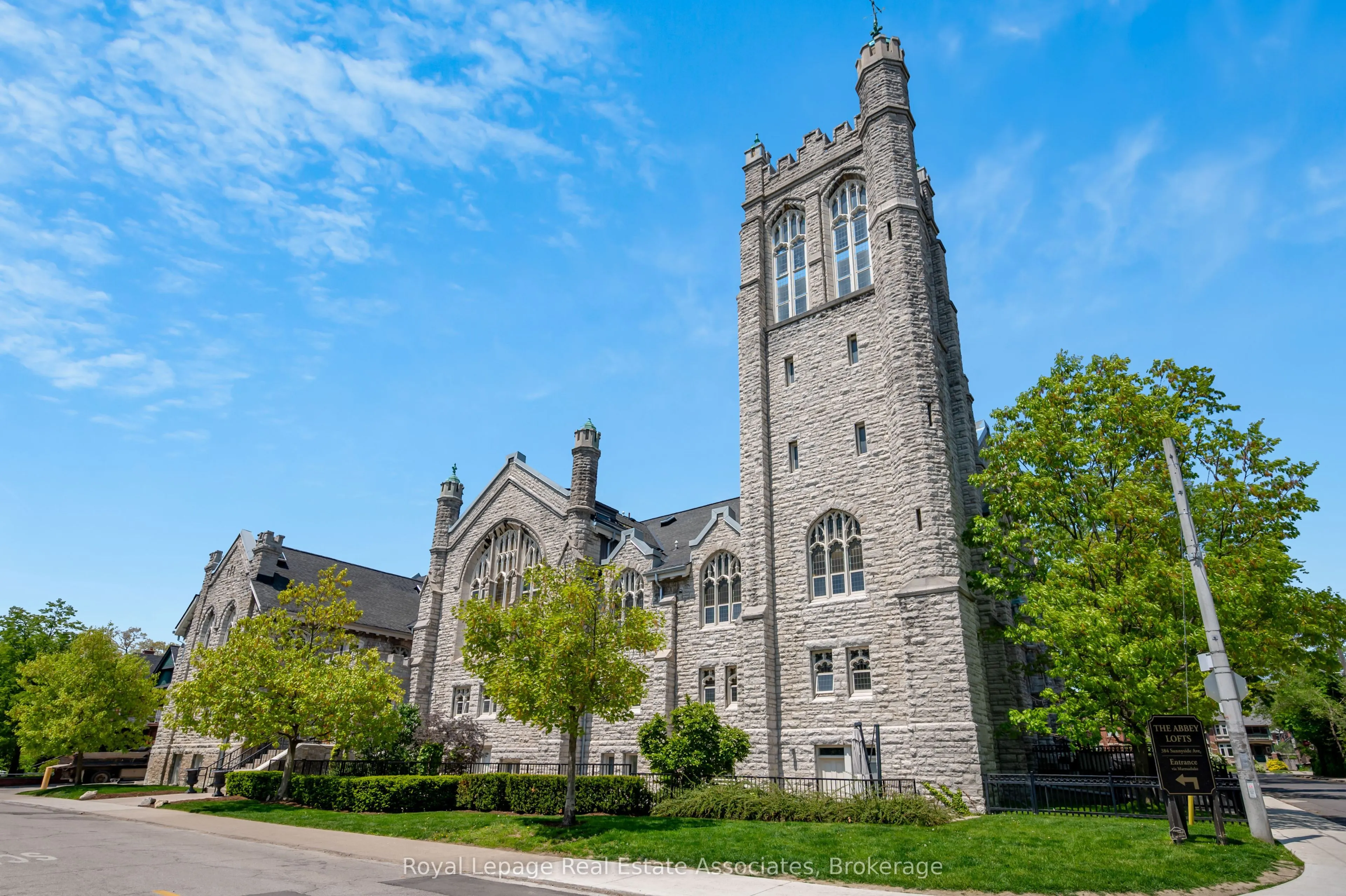 384 Sunnyside Avenue, #102