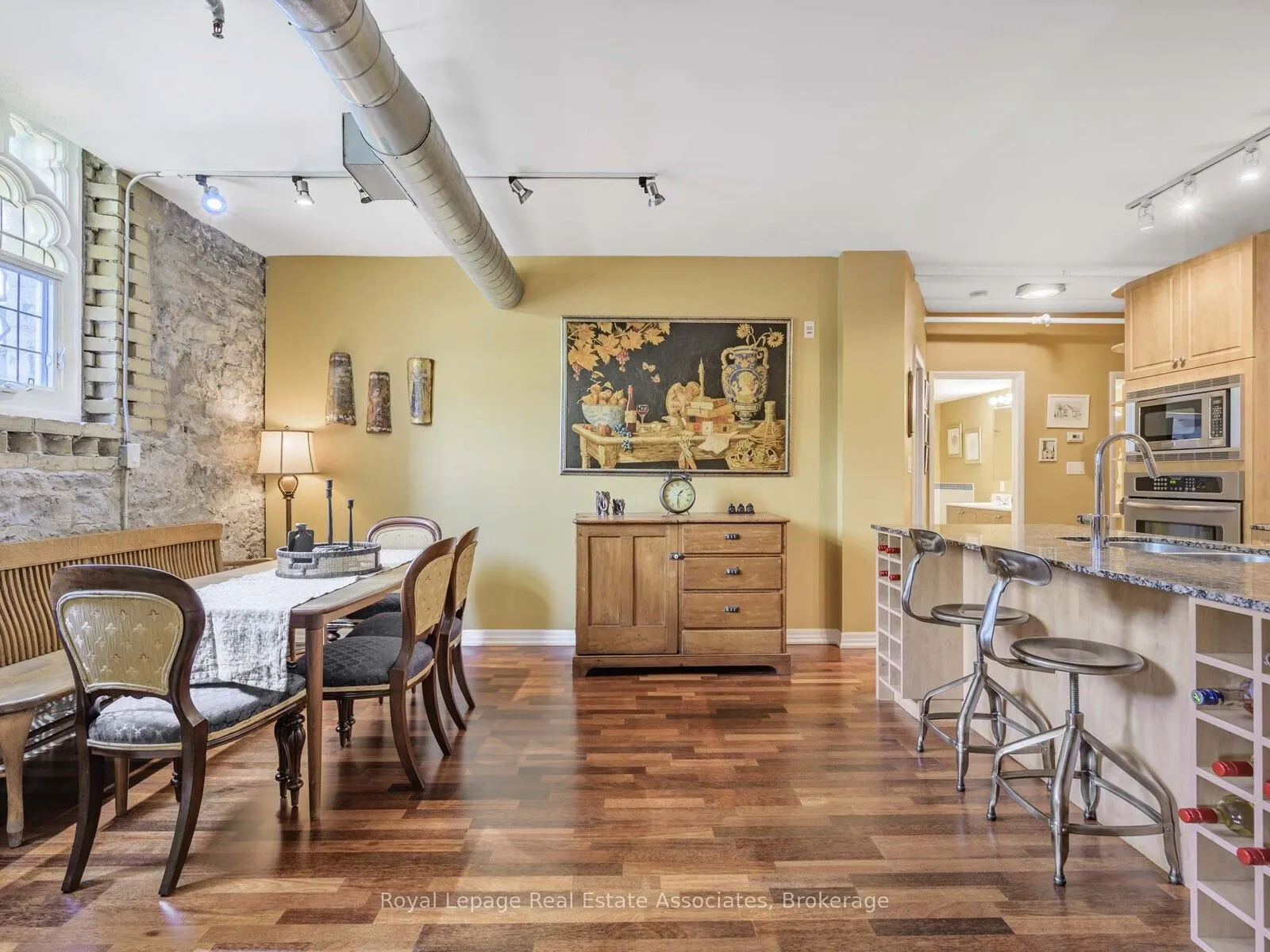 384 Sunnyside Avenue, #102