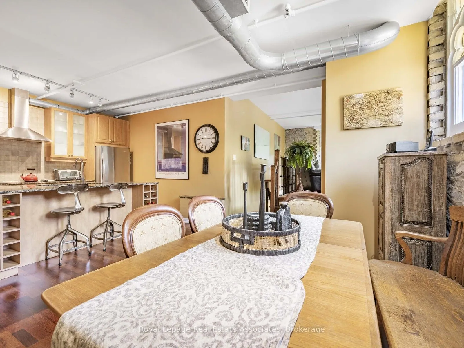 384 Sunnyside Avenue, #102