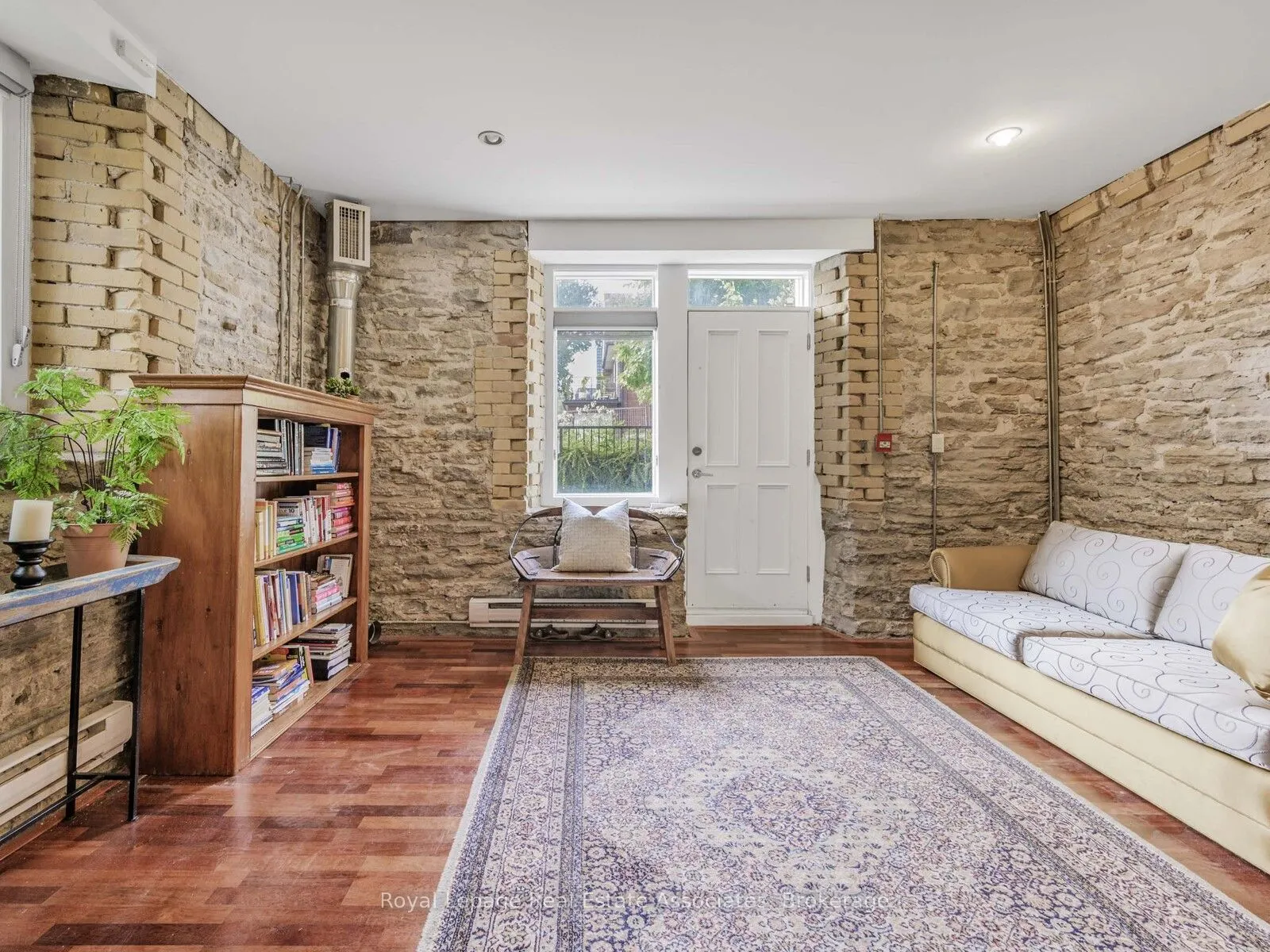 384 Sunnyside Avenue, #102