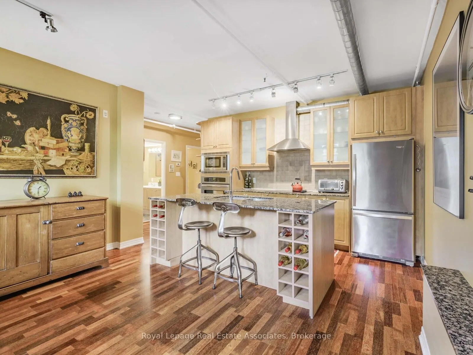 384 Sunnyside Avenue, #102