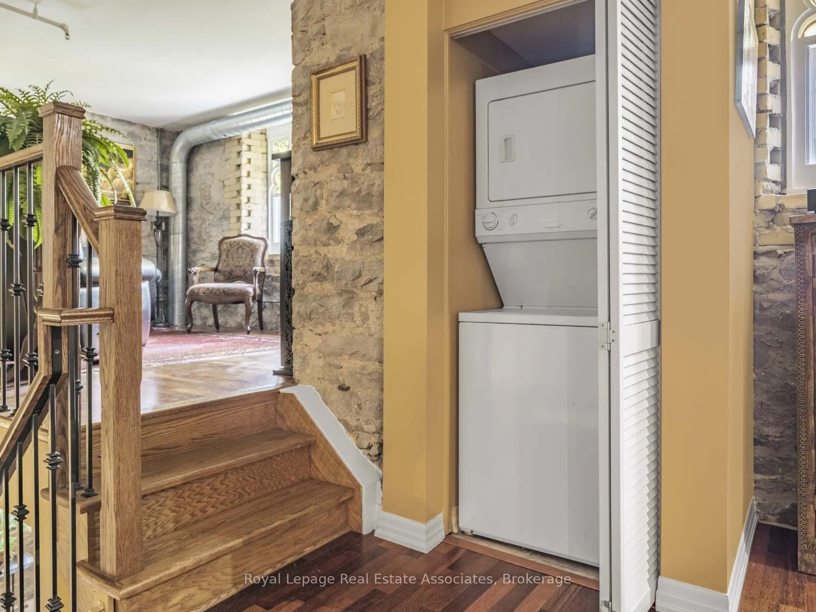 384 Sunnyside Avenue, #102