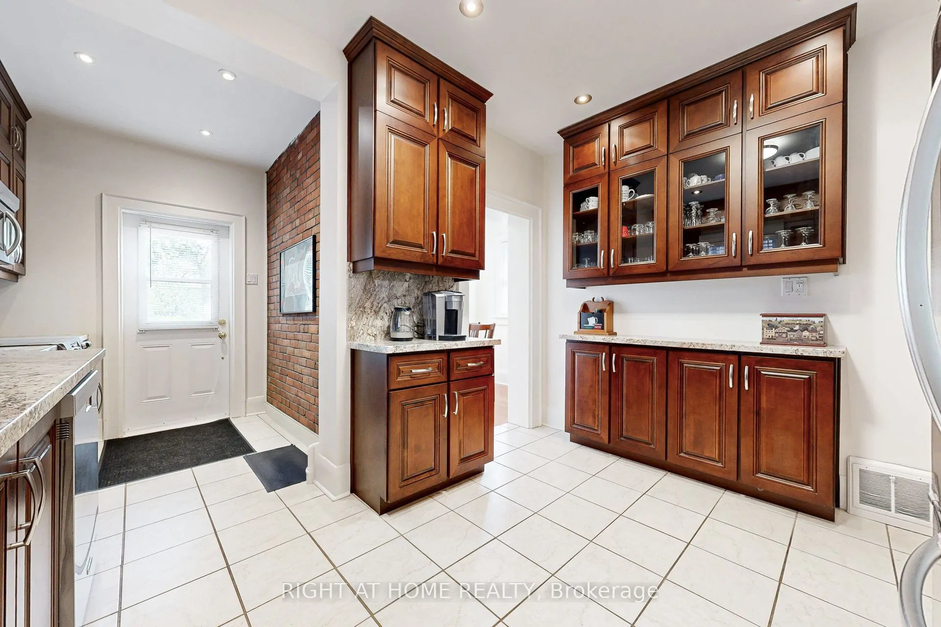 159 ROSEMOUNT Avenue