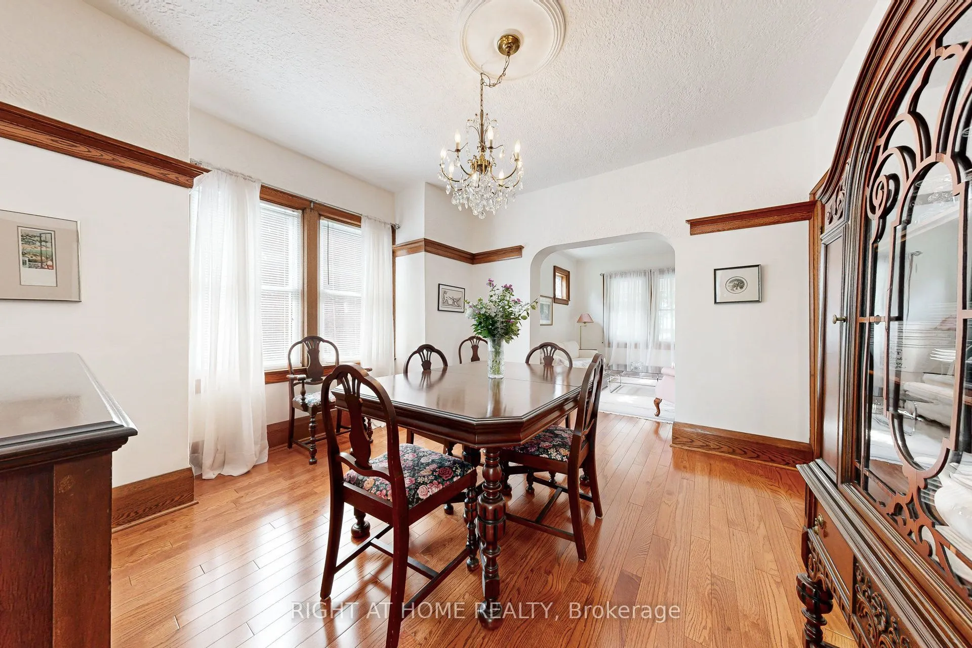 159 ROSEMOUNT Avenue