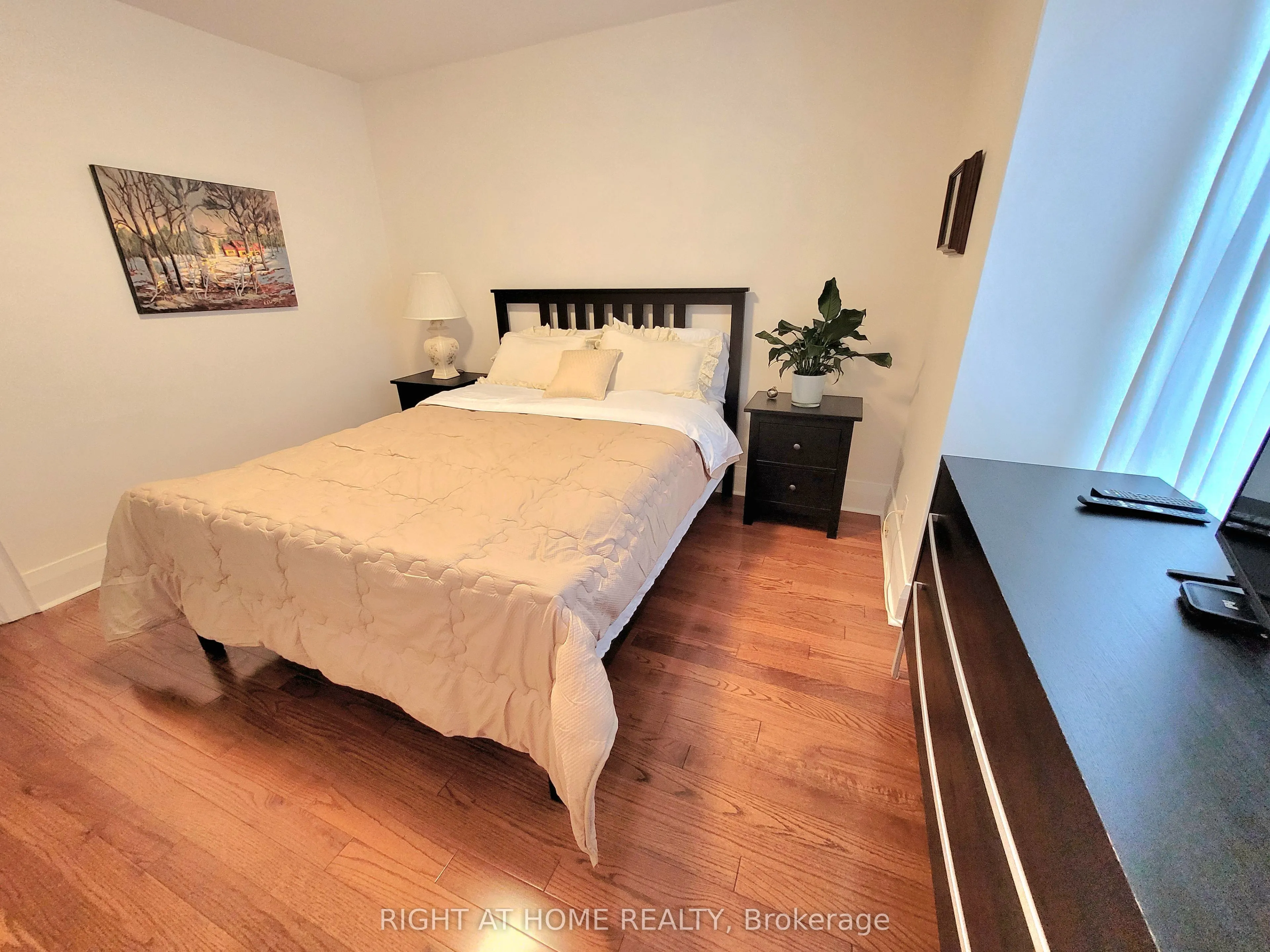 159 ROSEMOUNT Avenue