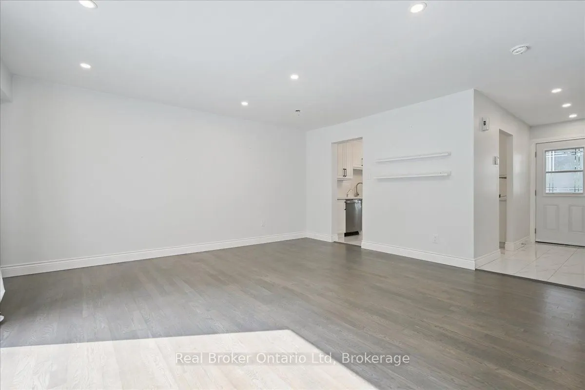 667 Woodward Avenue, #82