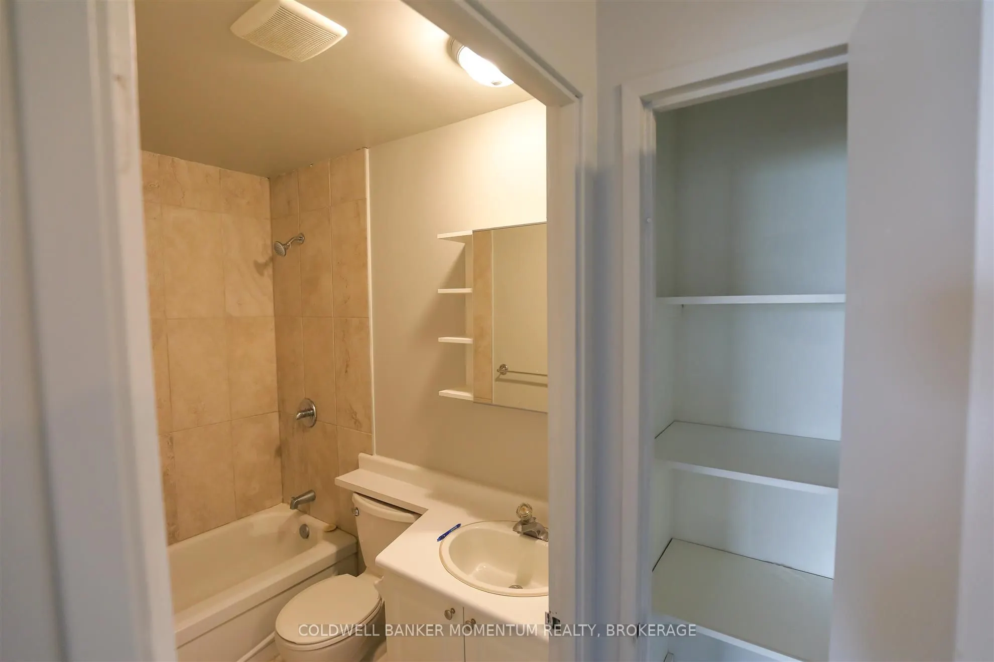 3352 Lake Shore Boulevard W
