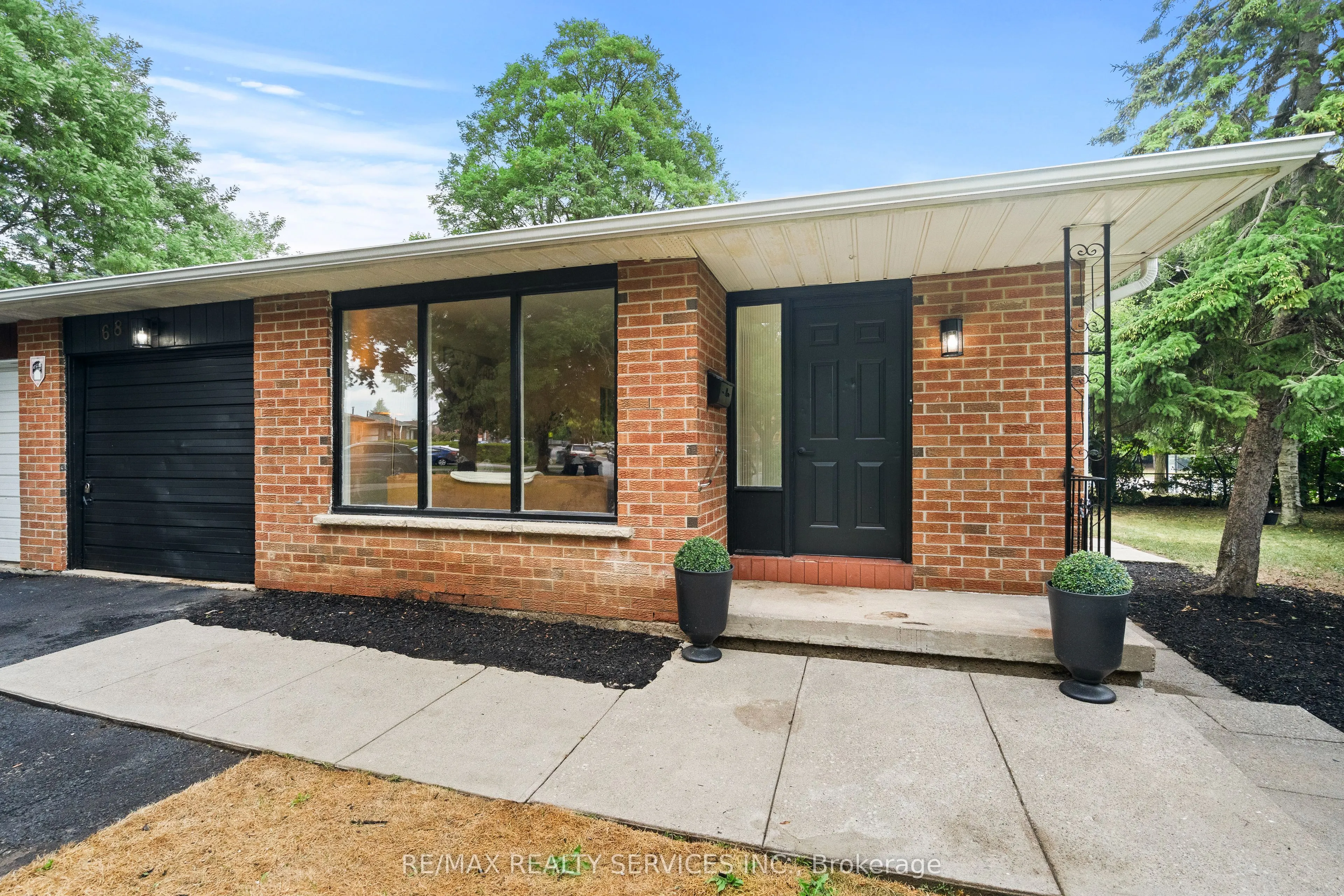 68 Montjoy Crescent