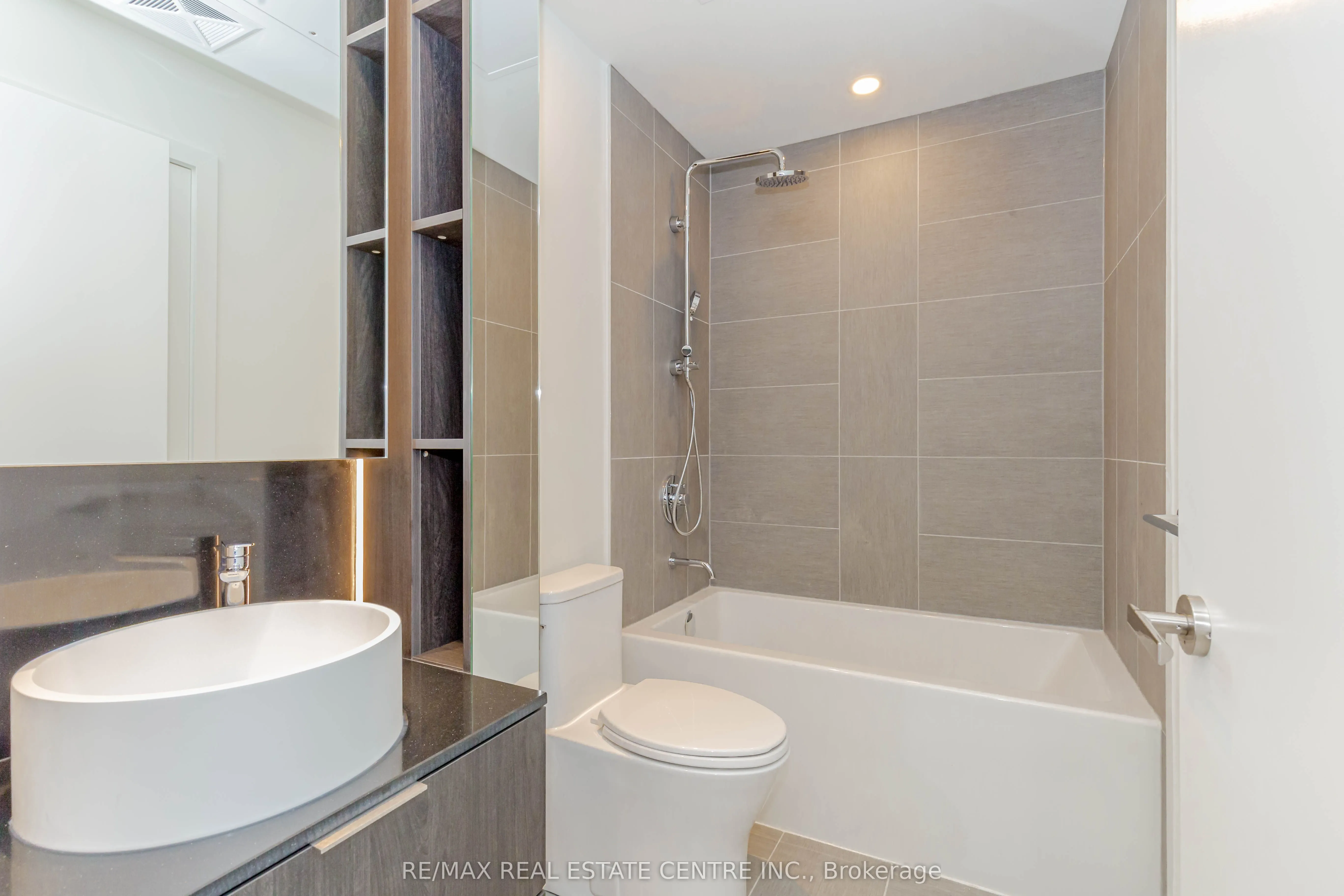 28 Ann Street, #310