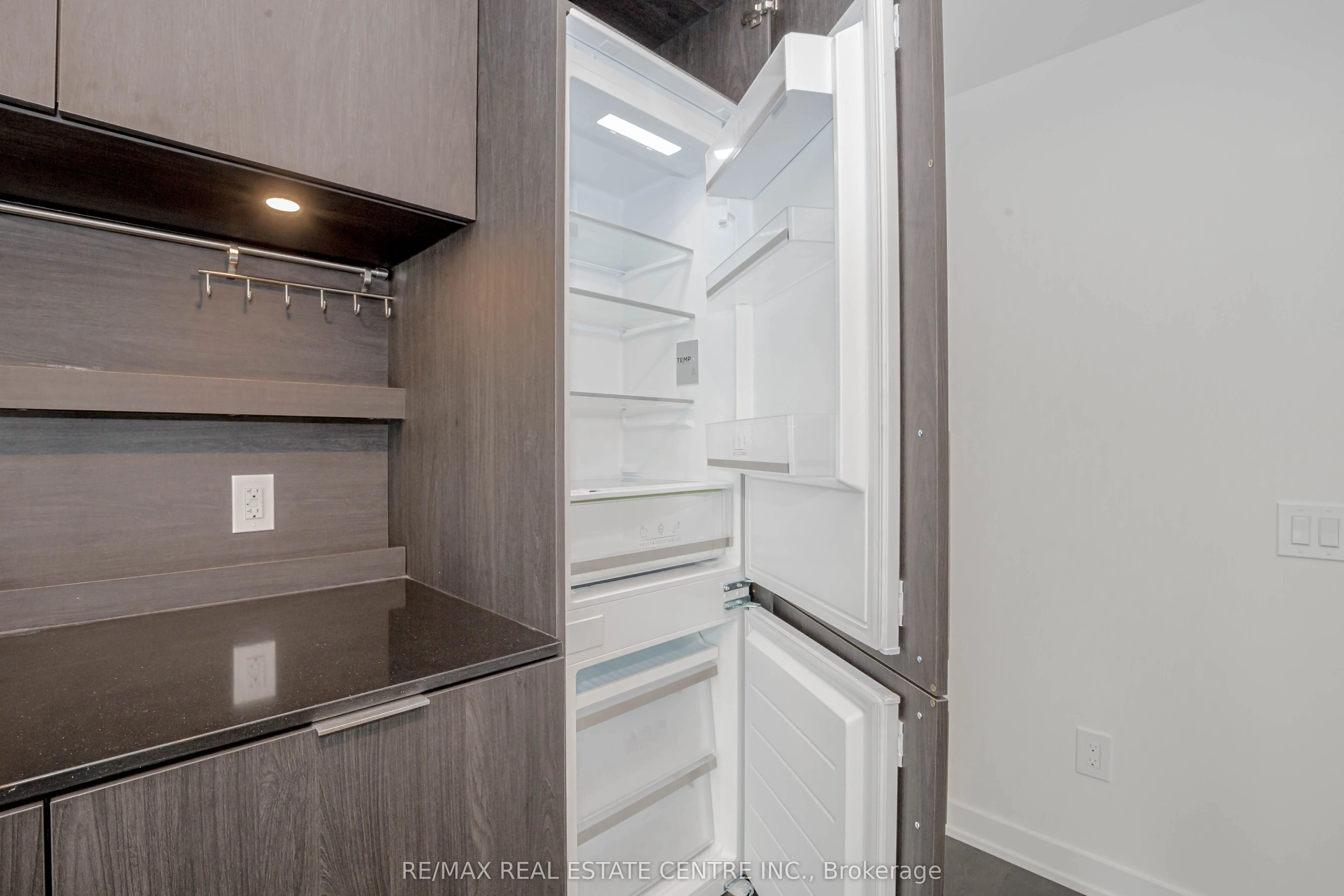 28 Ann Street, #310