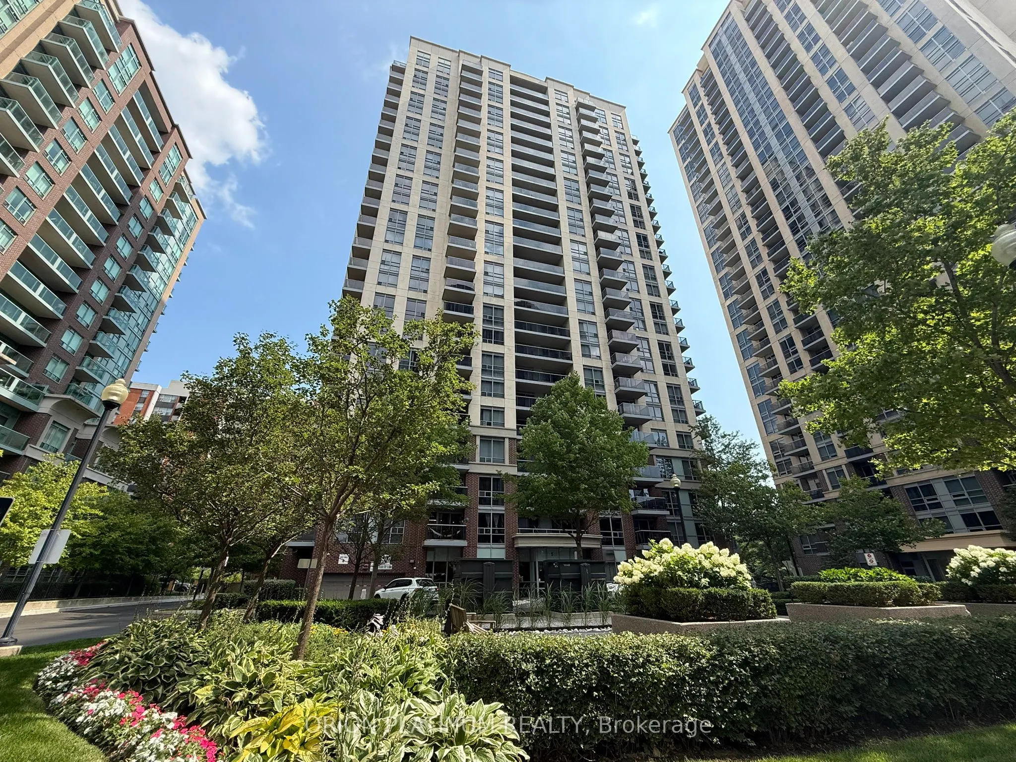 5 Michael Power Place, #907