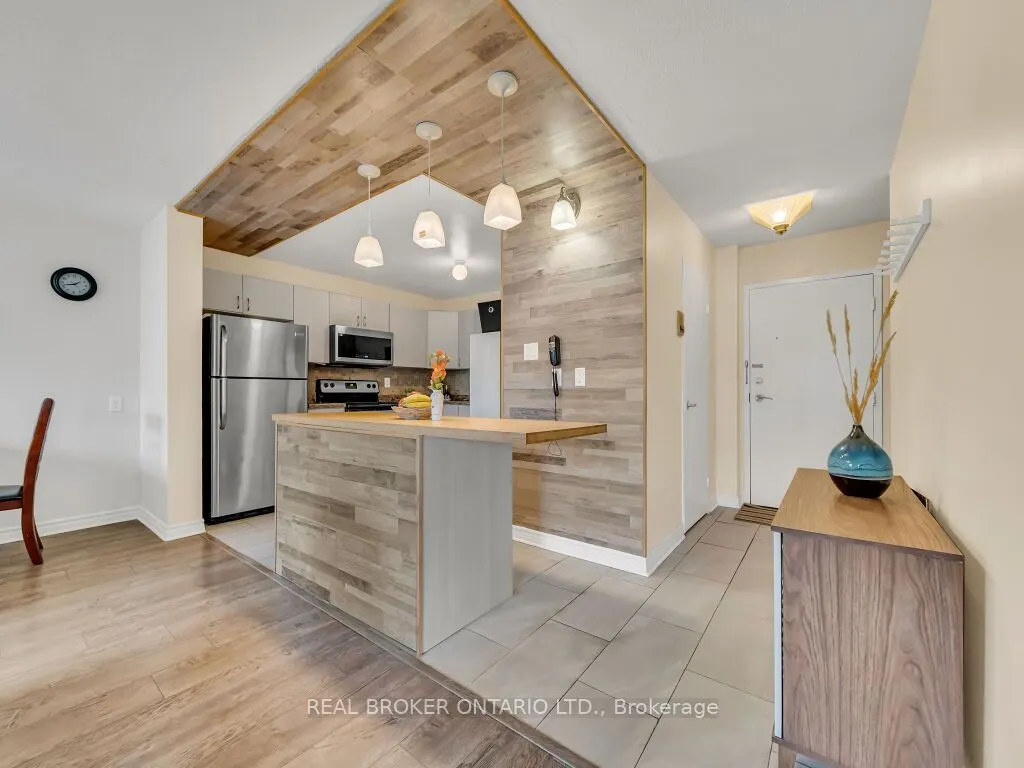 1050 Falgarwood Drive, #128