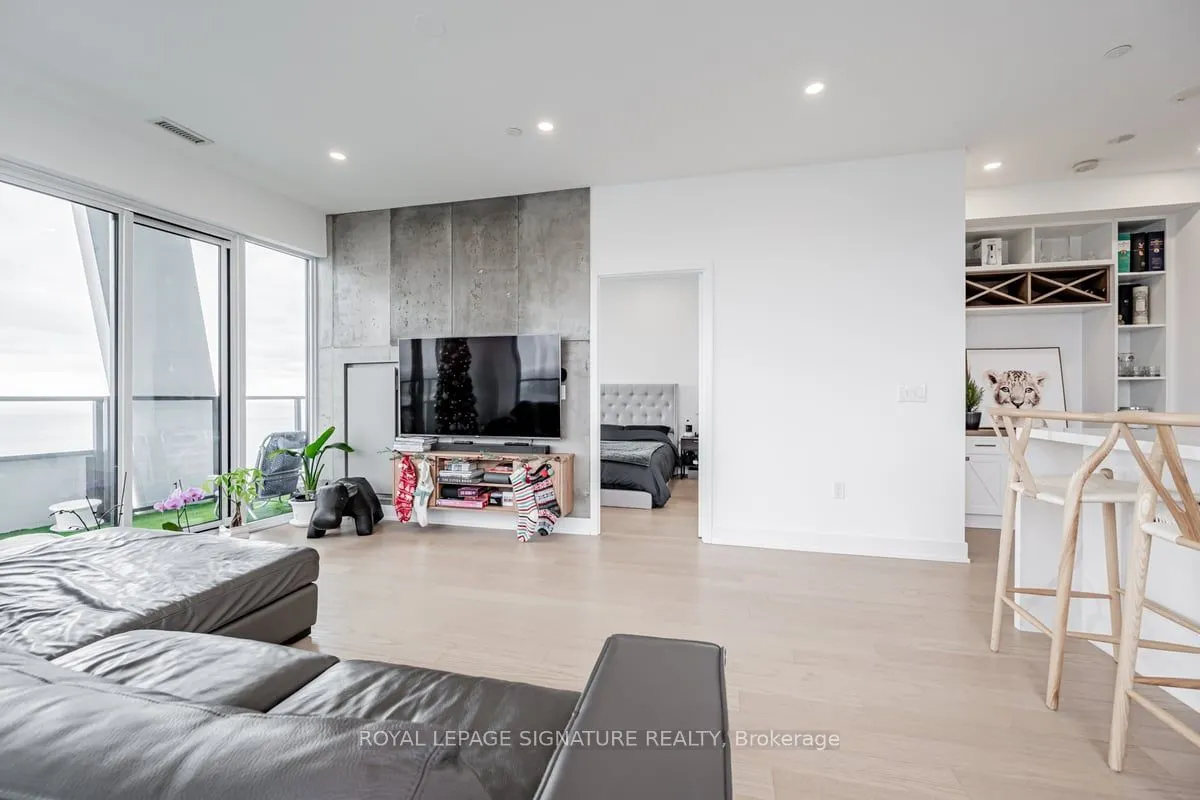 20 Shore Breeze Drive, #LPH05B