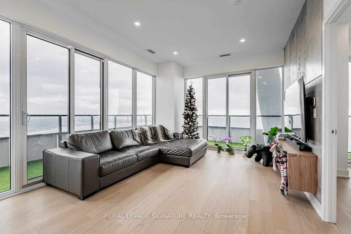 20 Shore Breeze Drive, #LPH05B