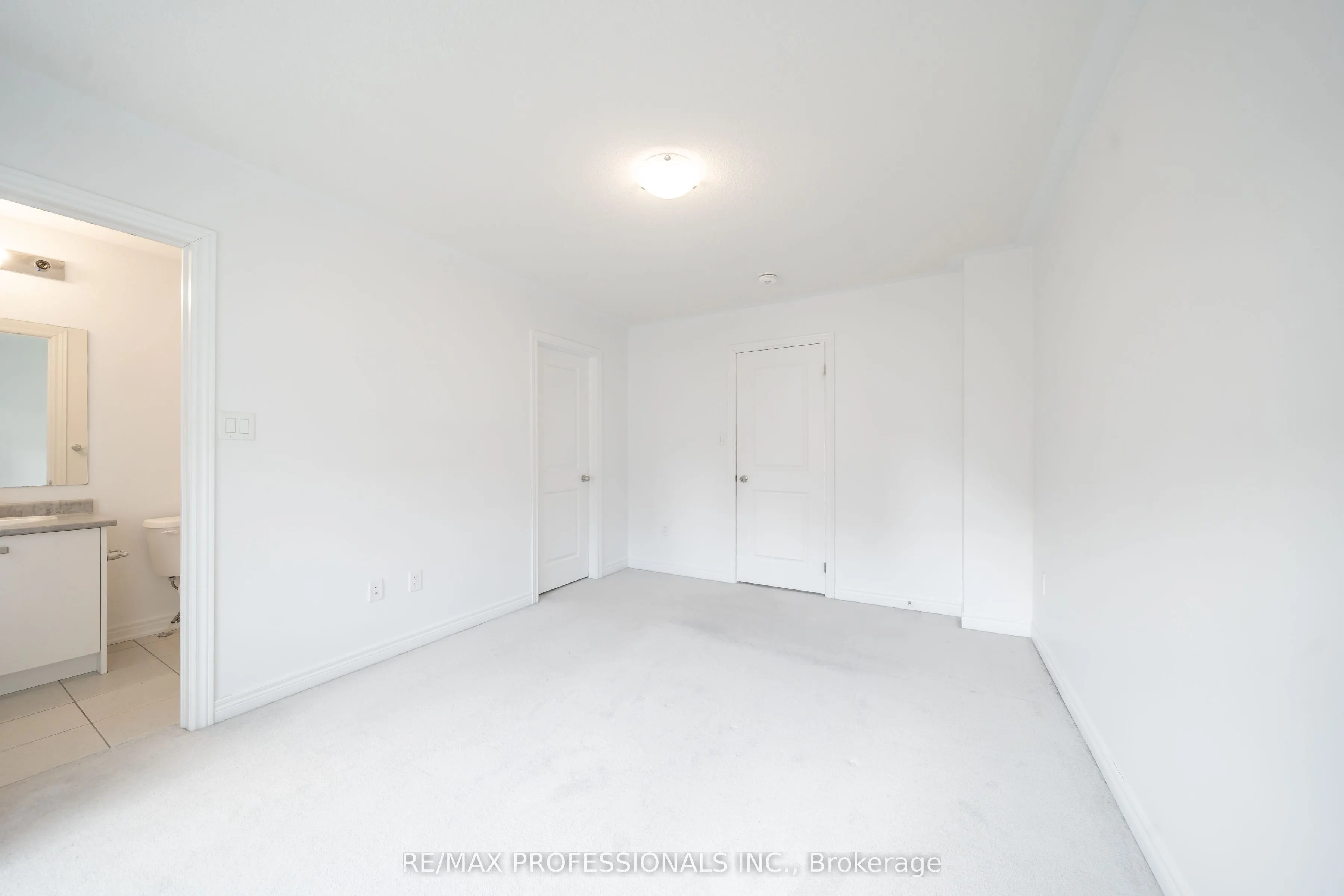 3952 Leonardo Street