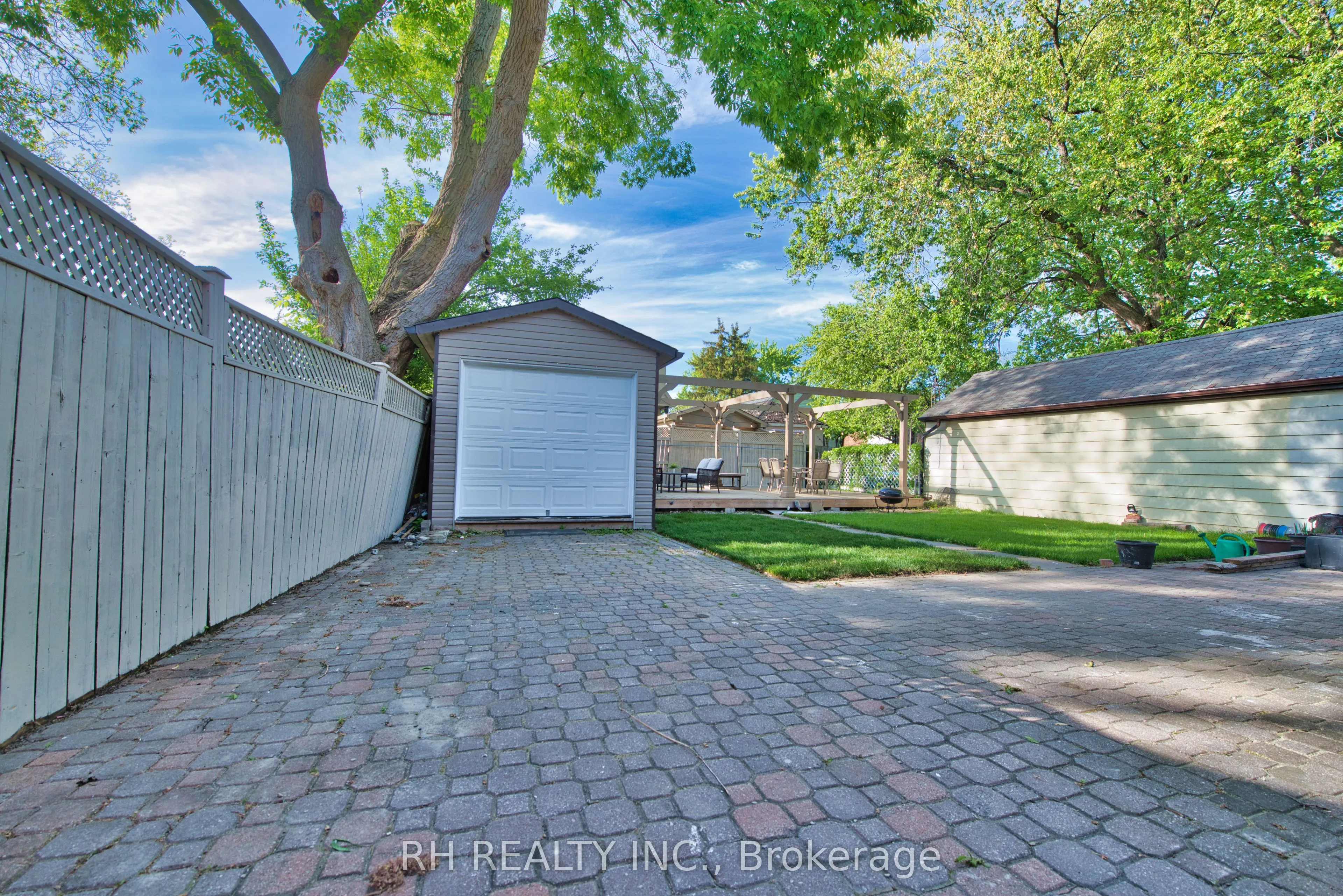 40 Patika Avenue