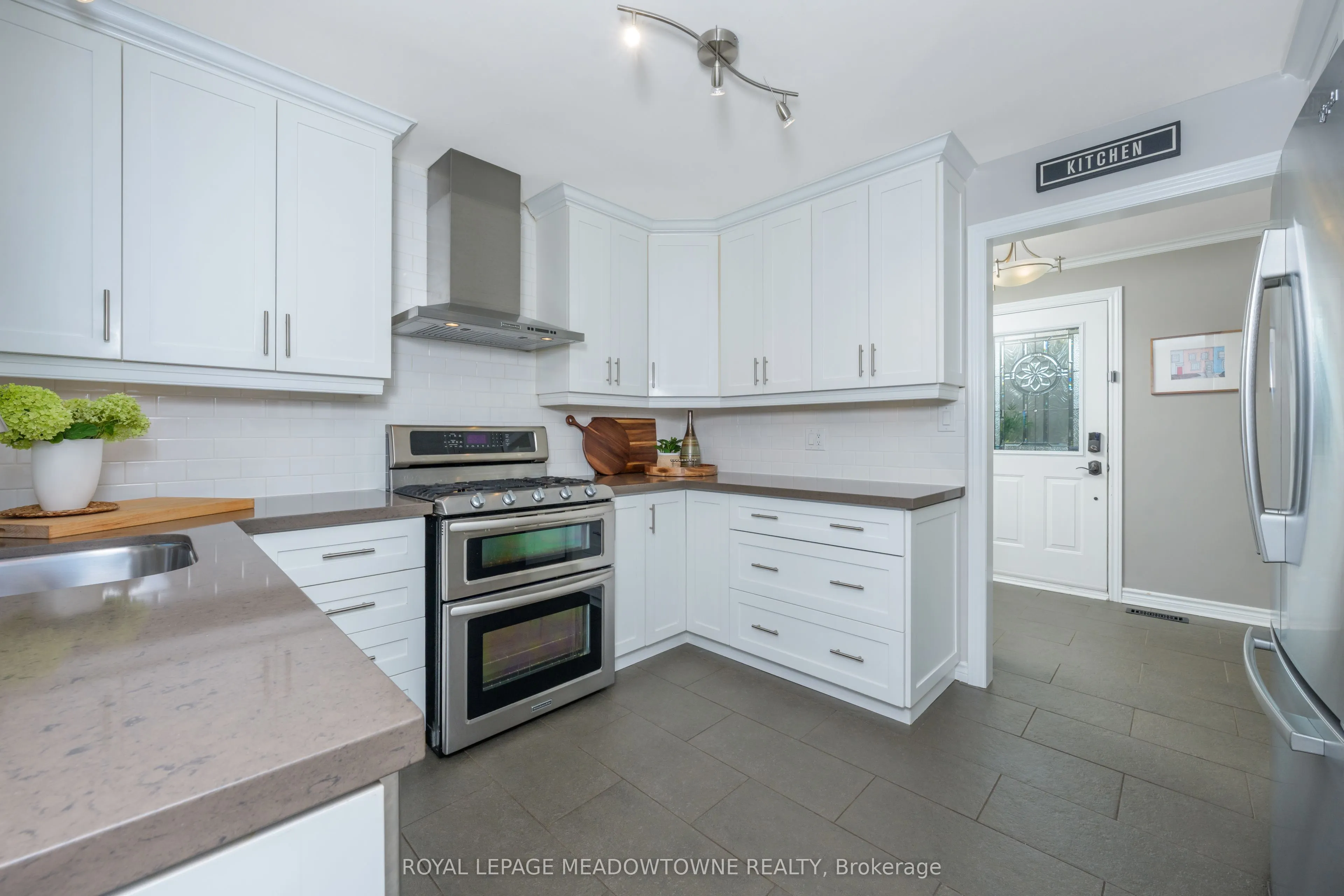 8 Lucinda Place