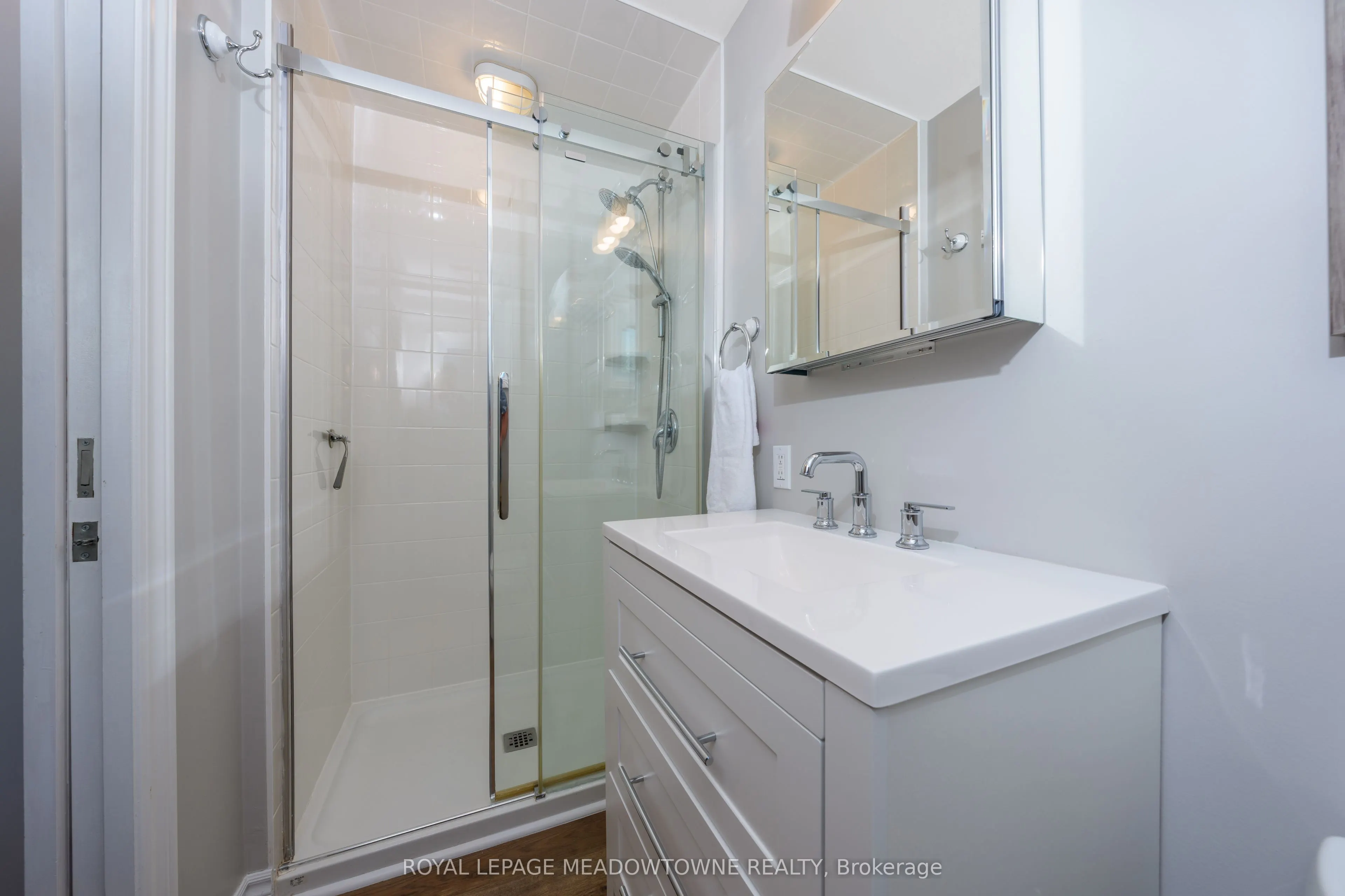 8 Lucinda Place