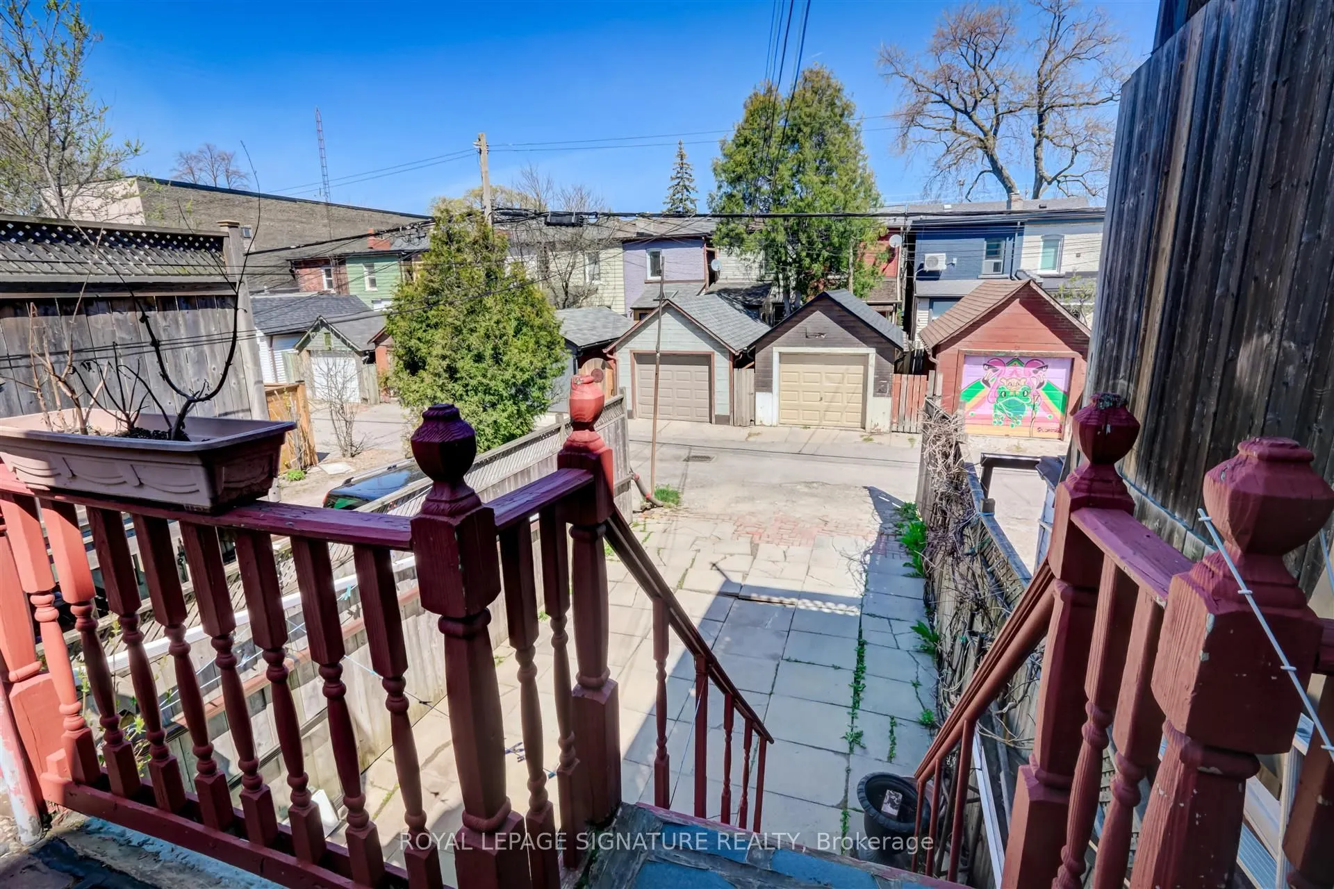 3142 Dundas Street W