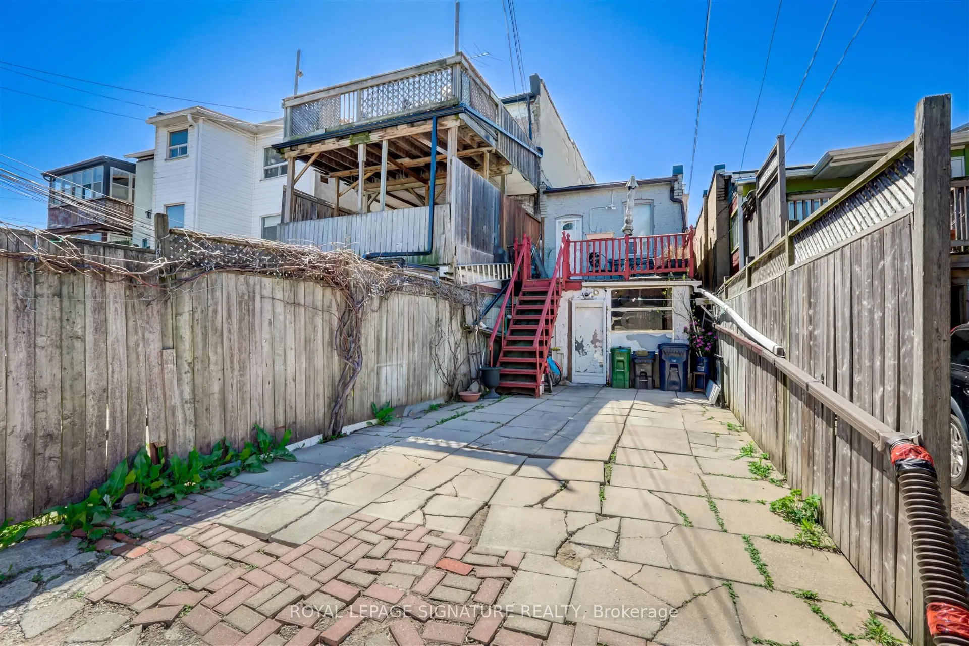 3142 Dundas Street W