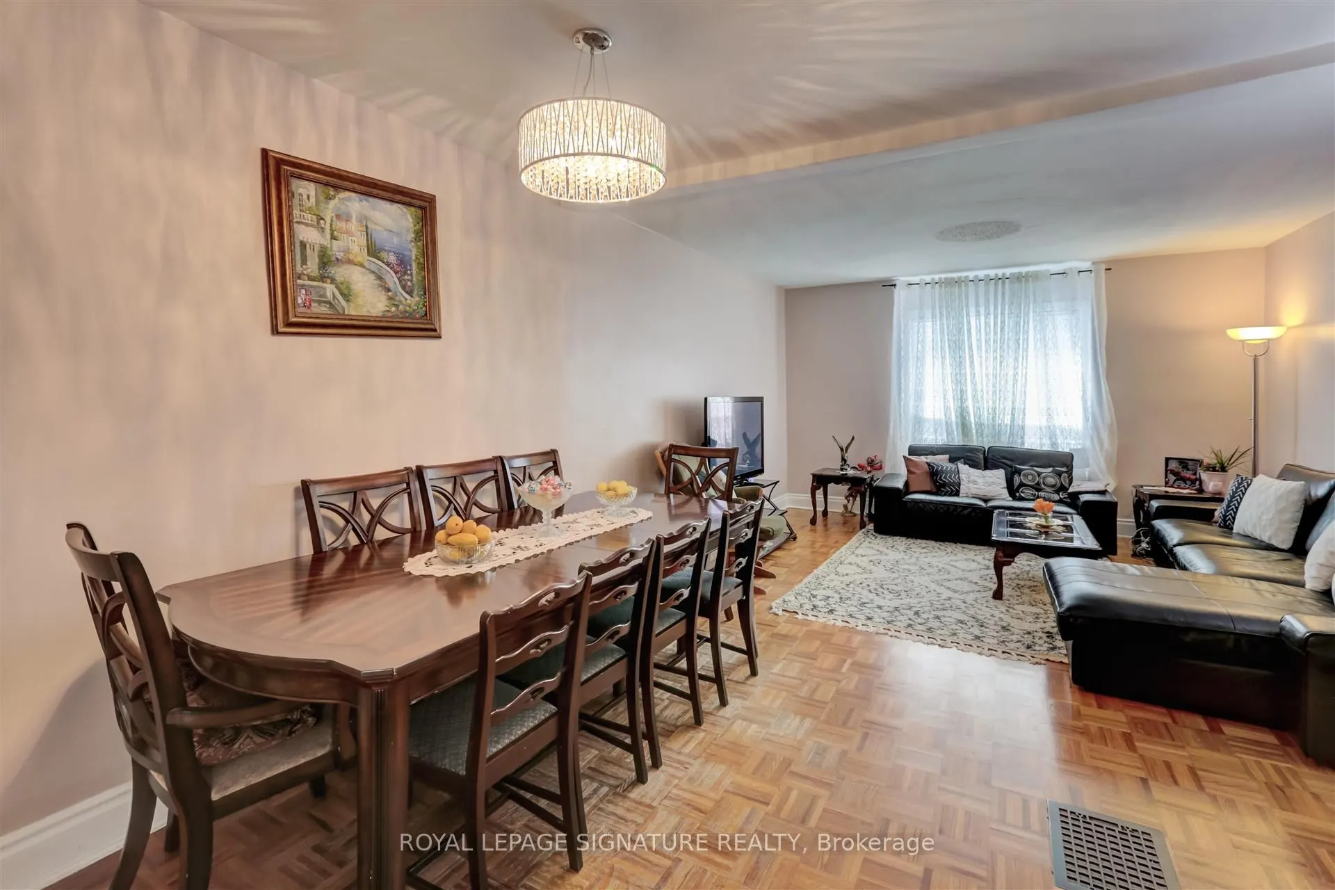 3142 Dundas Street W