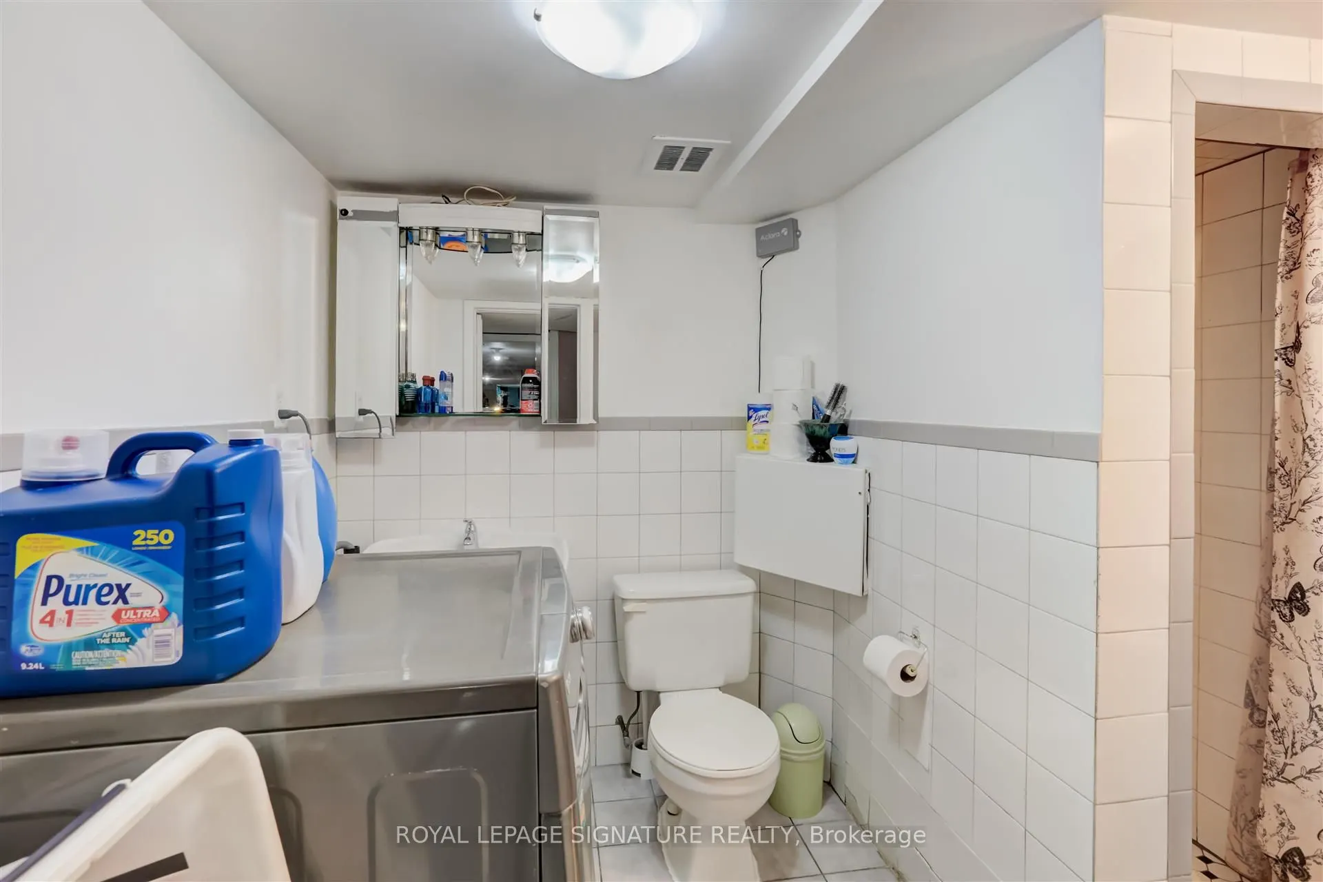 3142 Dundas Street W