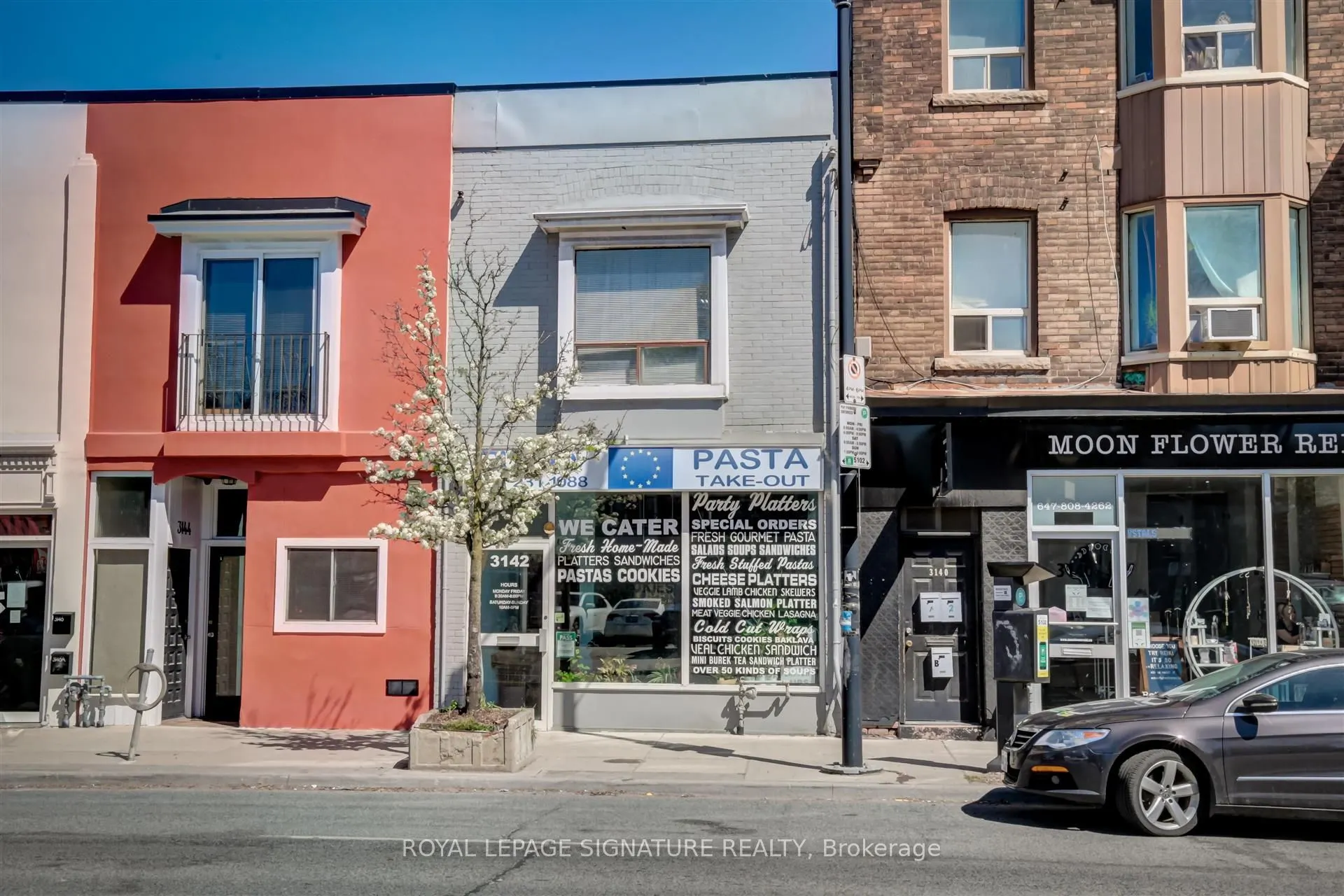 3142 Dundas Street W
