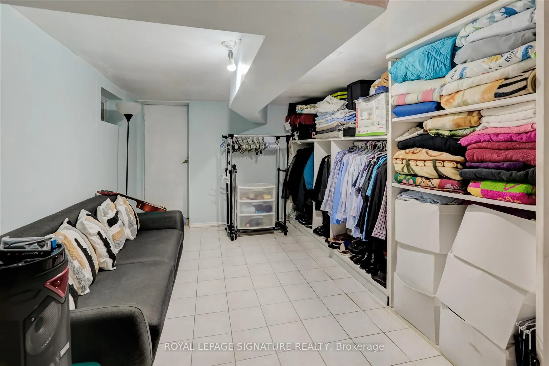 3142 Dundas Street W